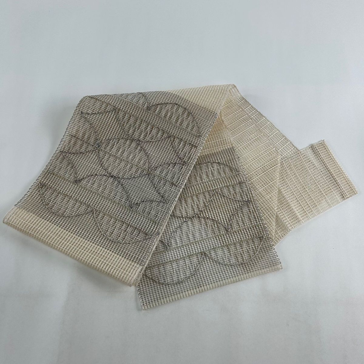 E 美品 夏物 羅 幾何学模様 白黒 全通 正絹 薄物 松葉仕立て名古屋帯 名古屋帯 美品 名品 夏帯 八寸名古屋帯 松葉仕立て 幾何学 羅織