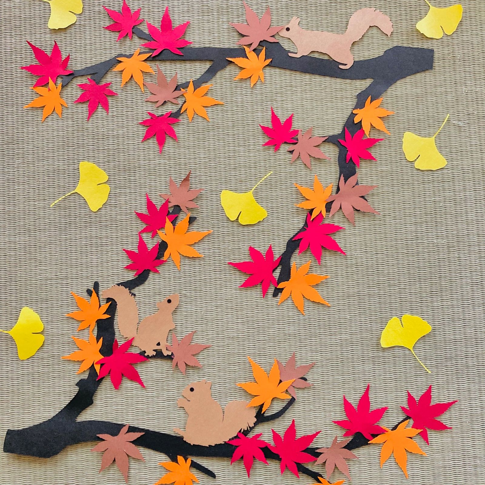 壁面飾り 9月 10月 11月 装飾 秋 ハンドメイド 保育室 壁面 手作り 落ち葉 リス 紅葉 イチョウ のあ メルカリ