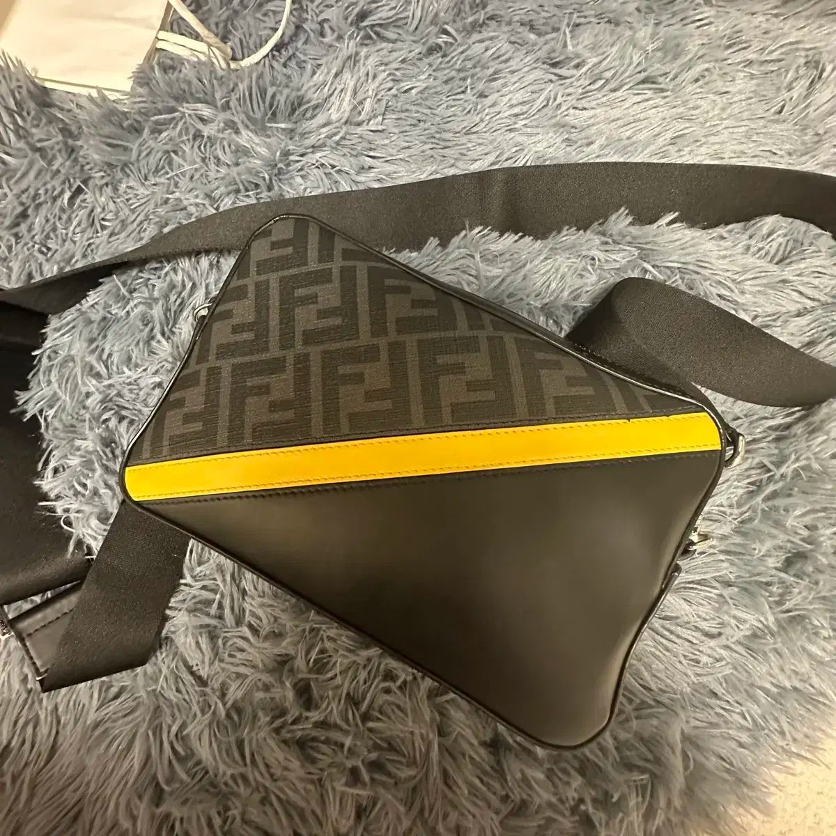 FENDI フェンディ クロスボディバッグ メッセンジャーバッグ