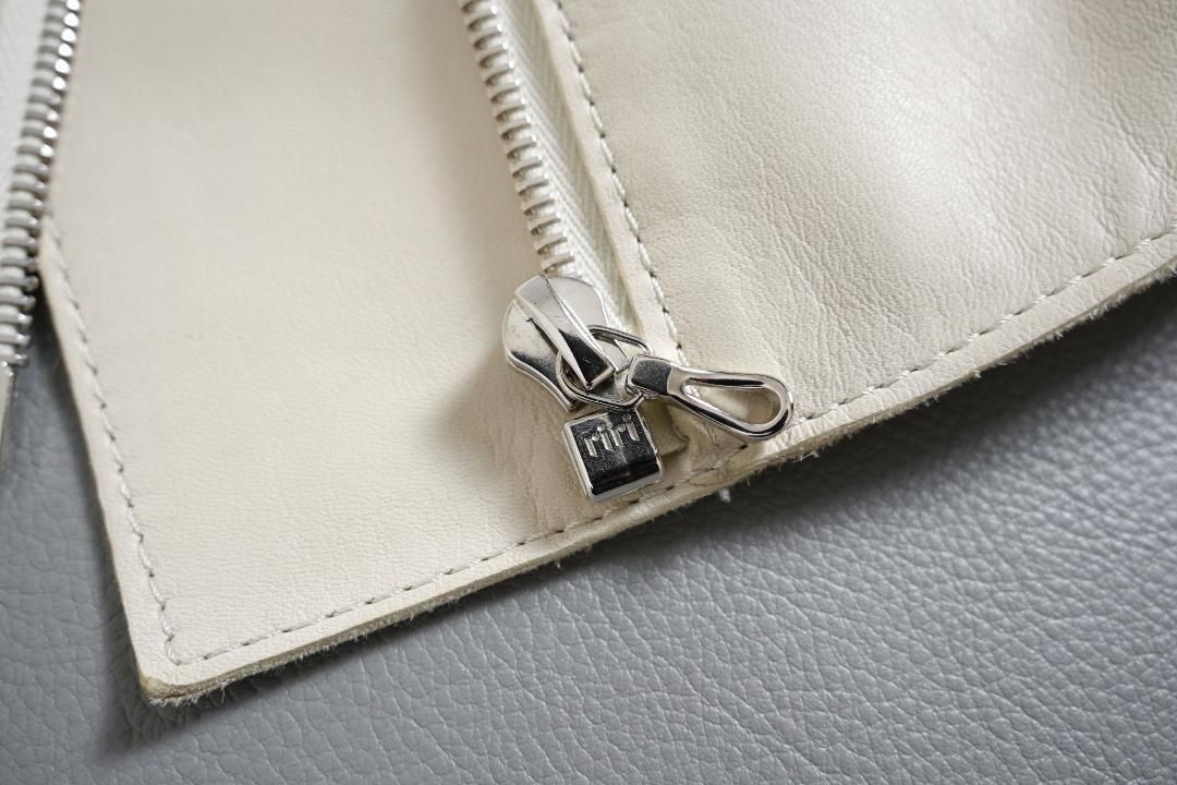 デプレ ラムレザー