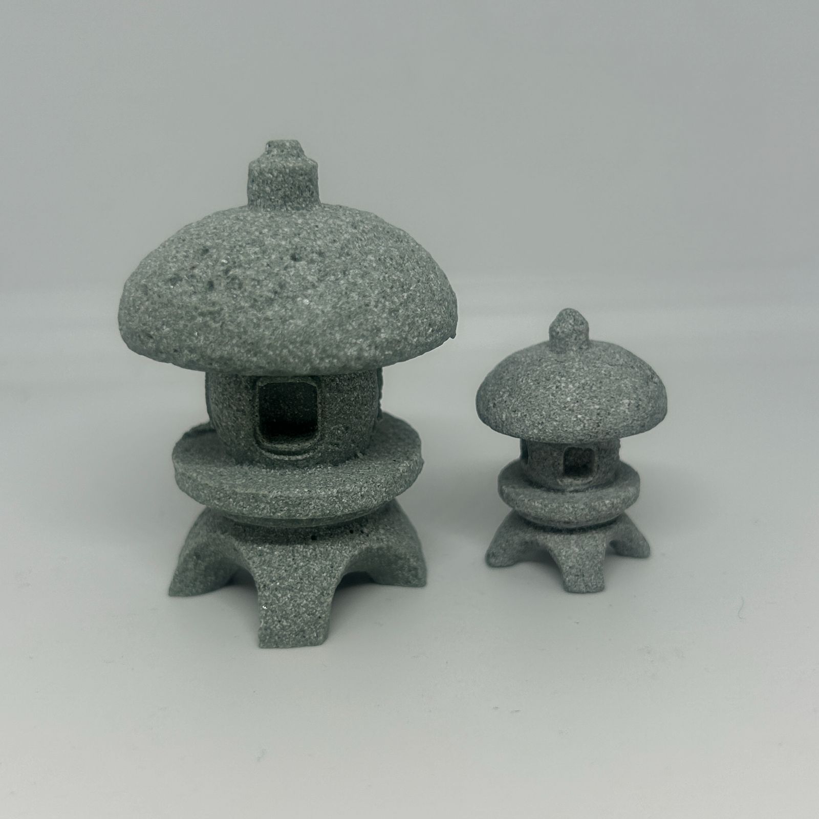 石灯籠2つ