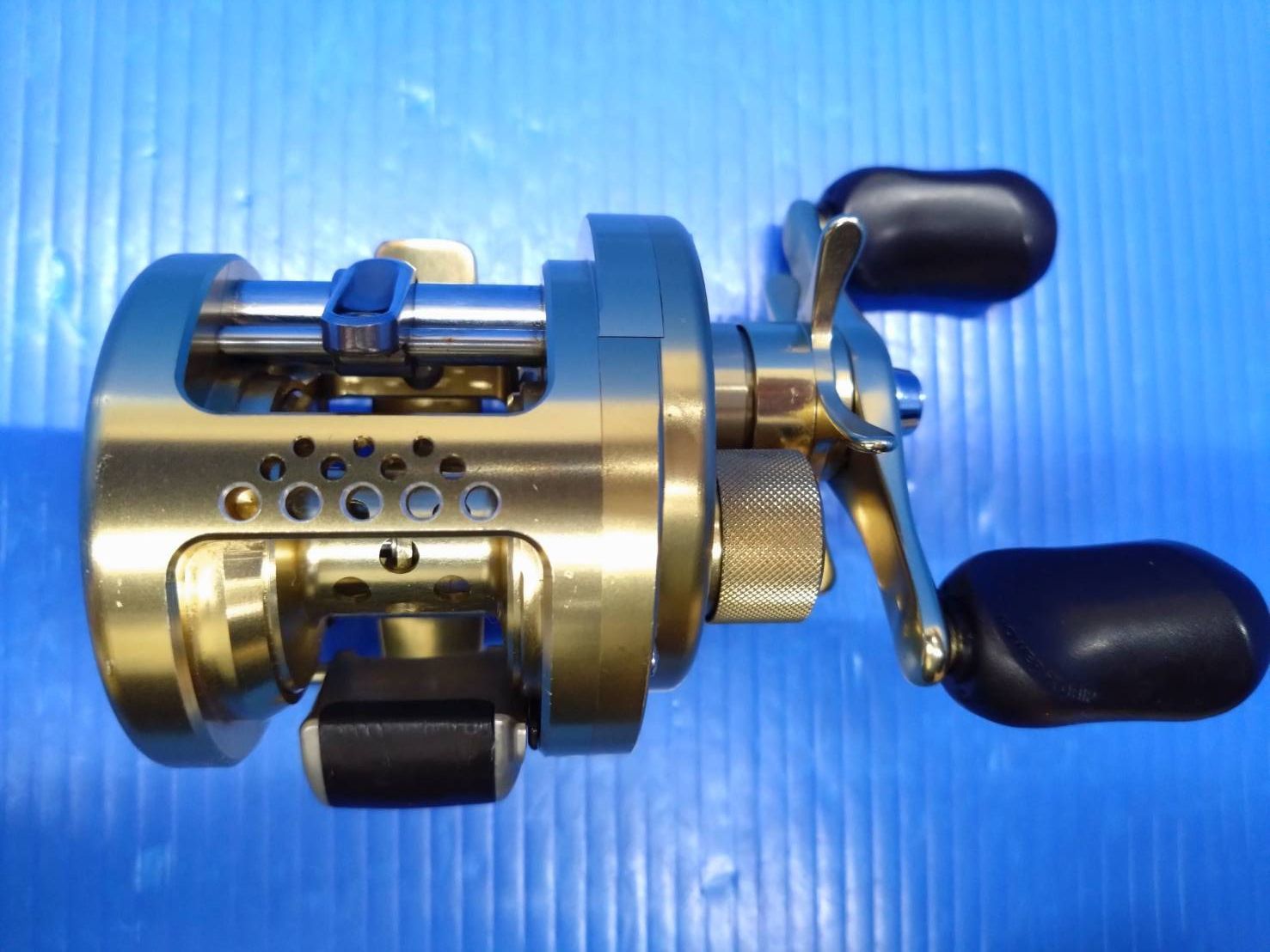 01コンクエスト 100右ハンドル シマノ 01カルカッタコンクエスト 100