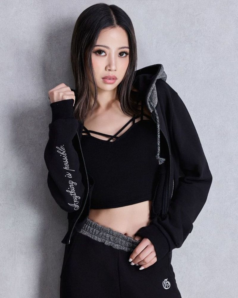  GYDA ジェイダ BACK embroidery GLITTERパーカー パーカー トップス