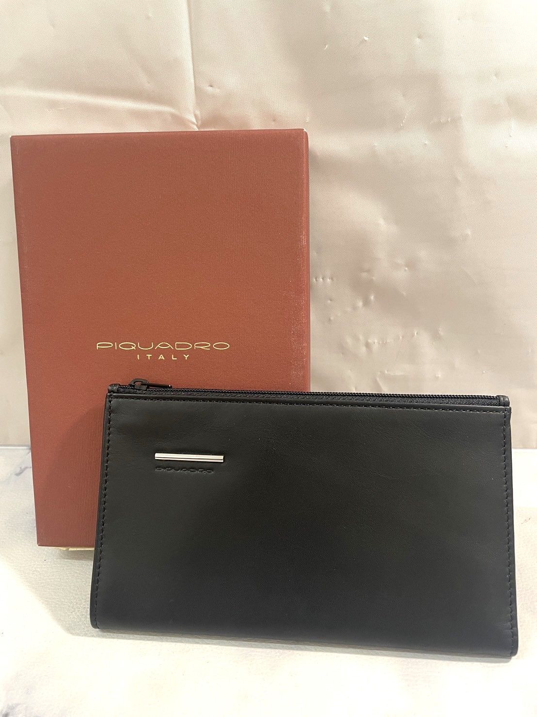 I【フォロー割でお得！！】PIQUADRO ピクアドロ 二つ折り財布 新品 未  