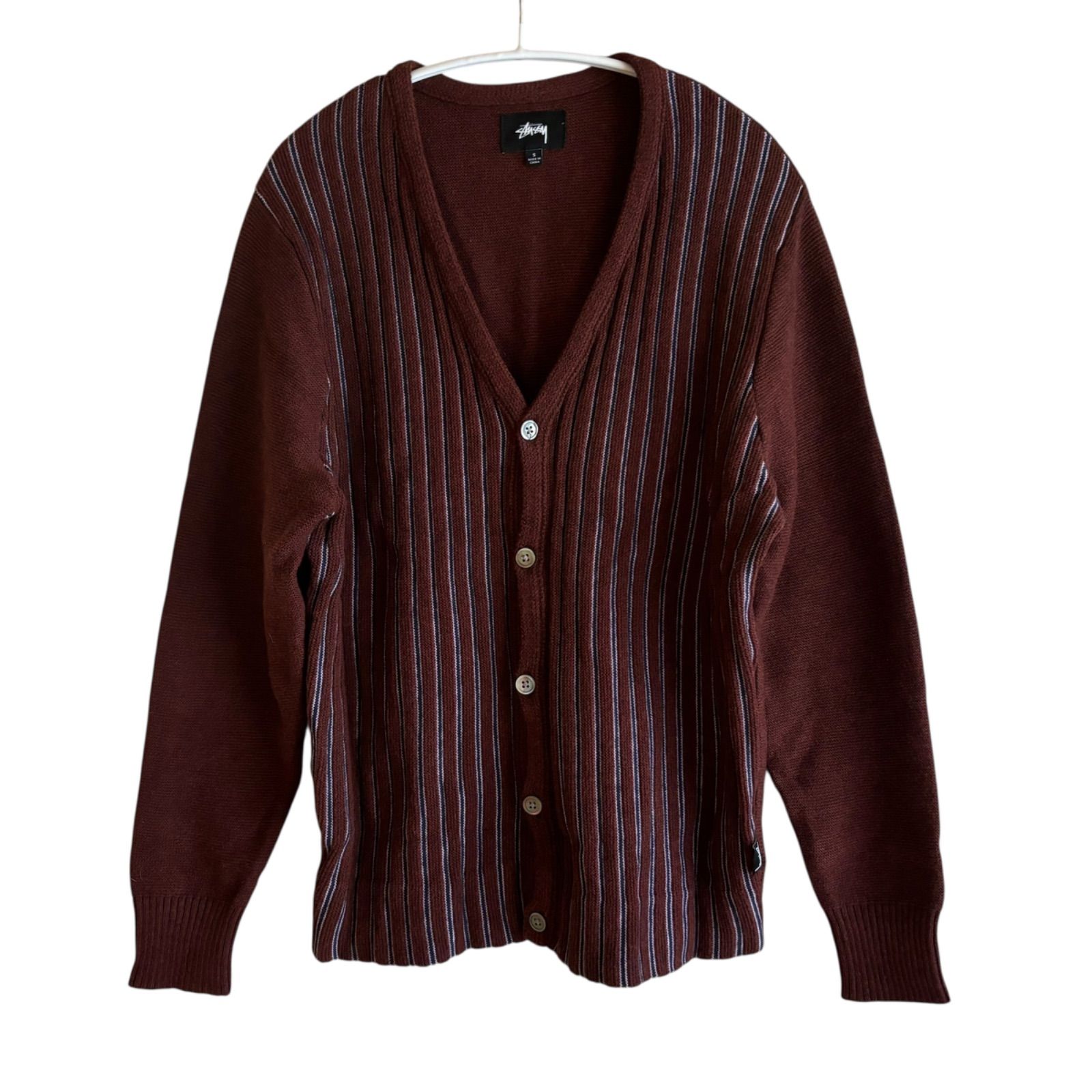 STUSSY ロゴラベル ストライプ パターン ウール カーディガン STUSSY ロゴラベル ストライプ パターン ウール カーディガン