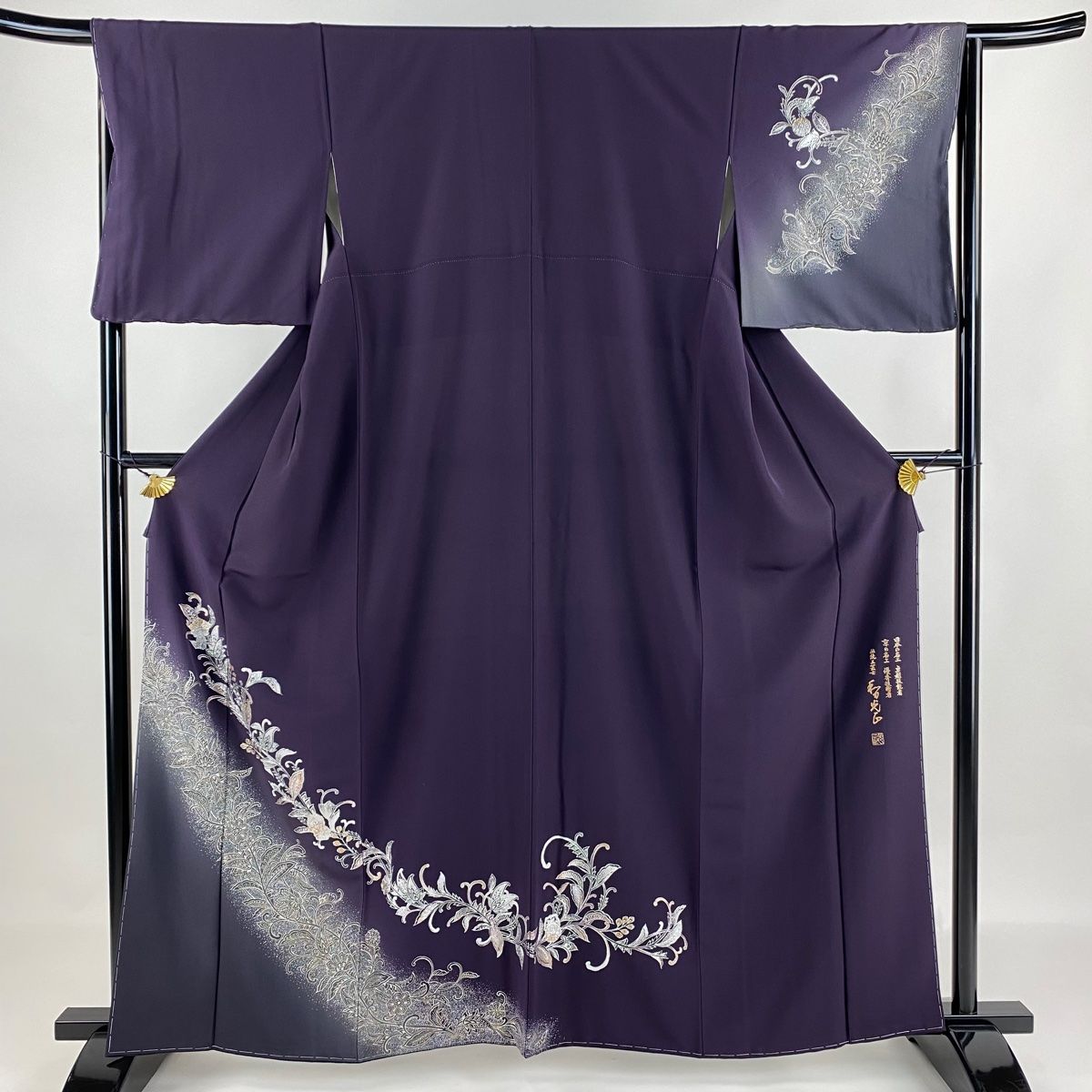 付下げ 身丈162cm 裄丈66cm M 袷 和田光正 落款 草花 ラメ 金彩 紫 正絹