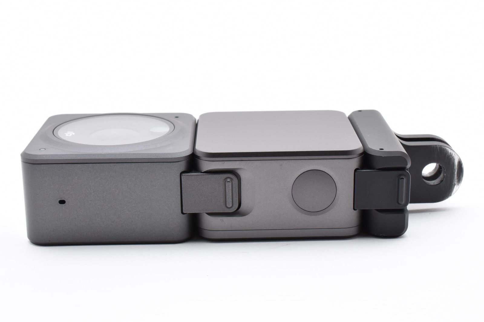 上 ディージェイアイ