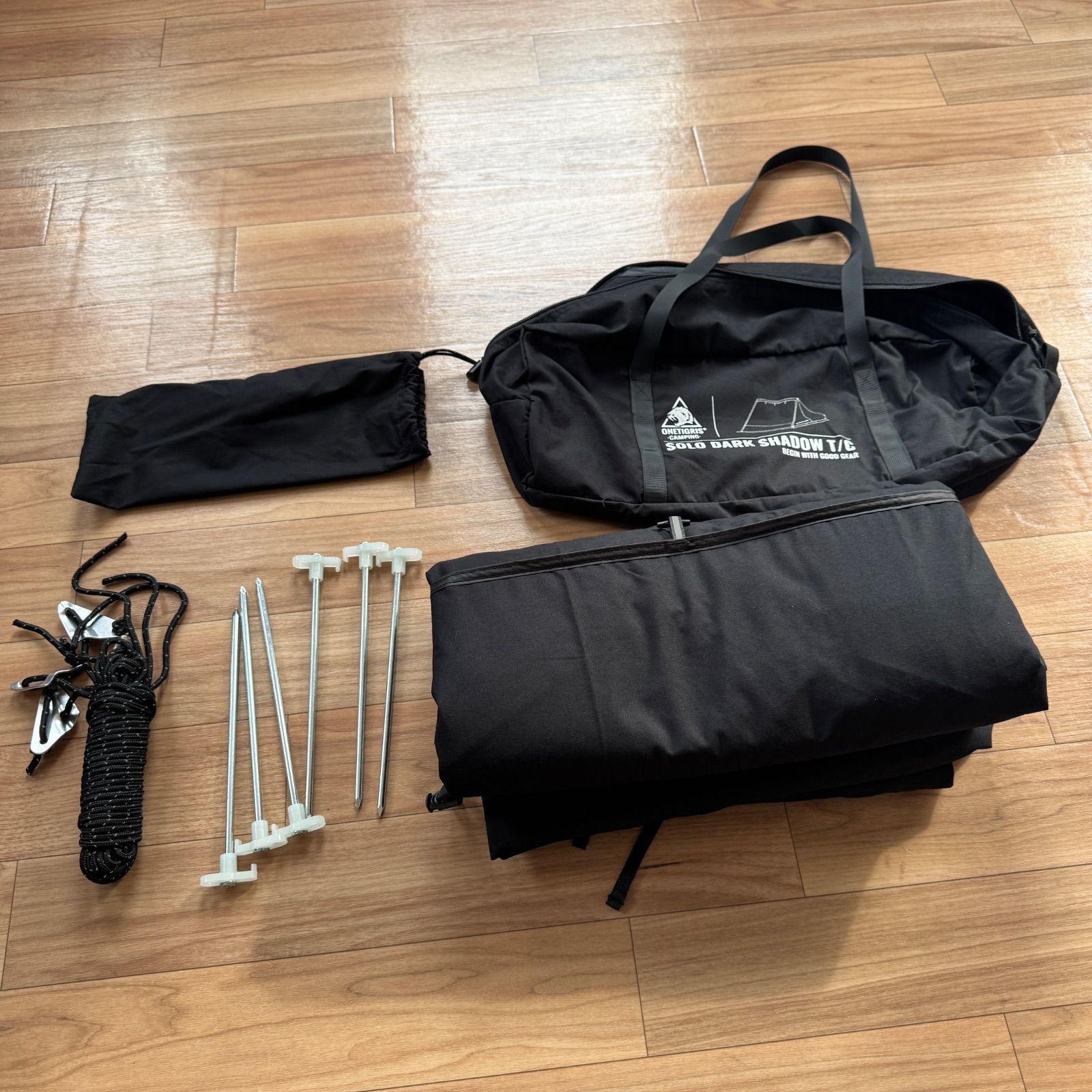 OneTigris SOLO Dark Shadow テント前幕 T C 大型 焚き火陣幕 SOLO HOMESTEAD黒TCテントに対応 スペース拡大 遮光 難燃 スノースカート付き ファスナーフロントドア