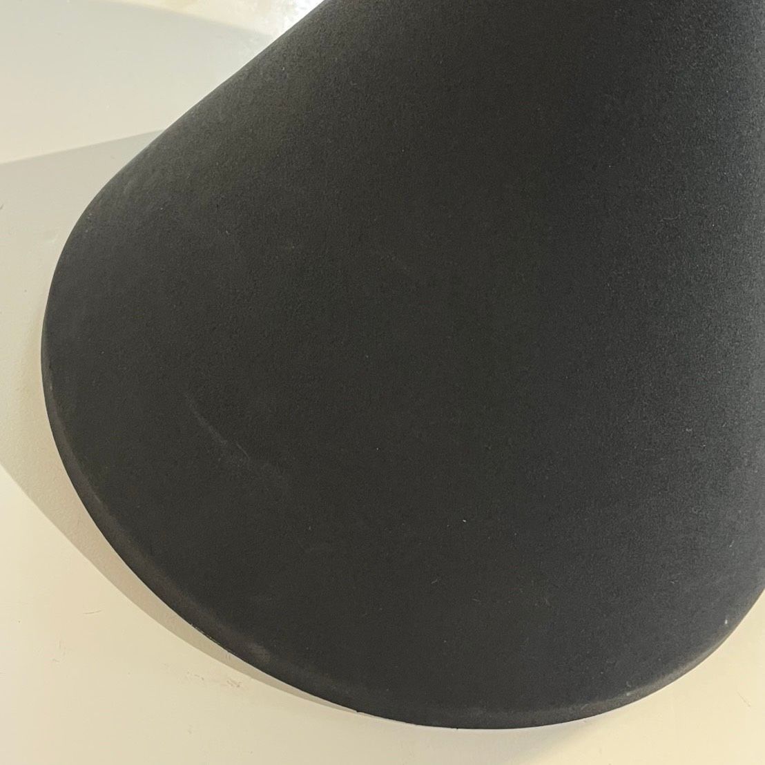 2025正規品激安大集合!  LaForma ラフォーマ Yinan イナン サイドテーブル コーヒーテーブル 円形 テーブル スチール製 ブラック モダン シック インダストリアル