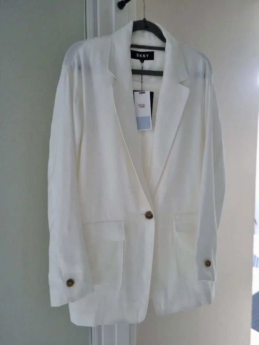 DKNY 白