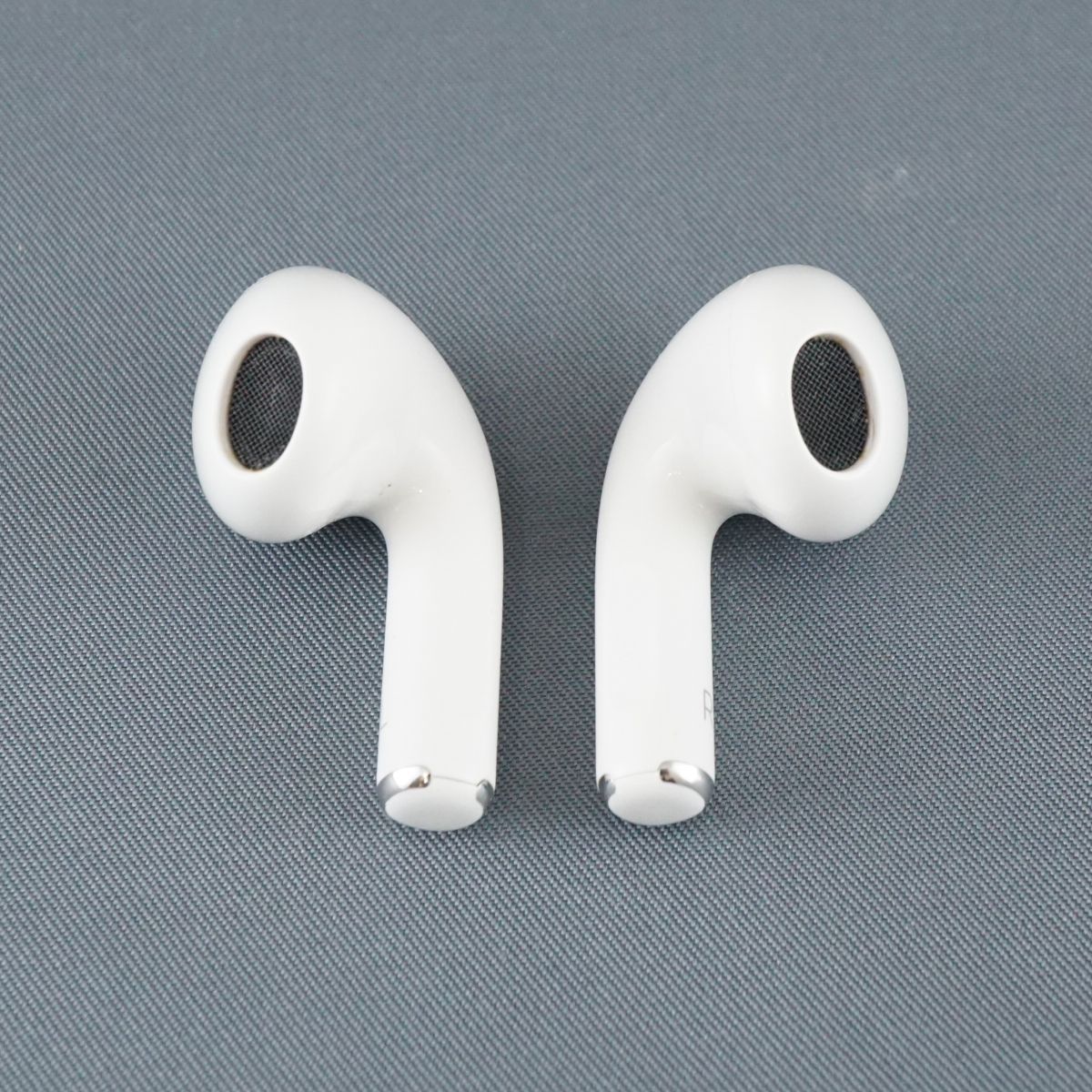 Apple - Apple AirPods 第三世代 MagSafe充電ケース付 USED美品 ワイヤレスイヤホン 耐汗 耐水 MME73J/A Qi充電 完動品 中古 KR V9154 Apple AirPods 第三世代 MagSafe充電ケース付 USED美品