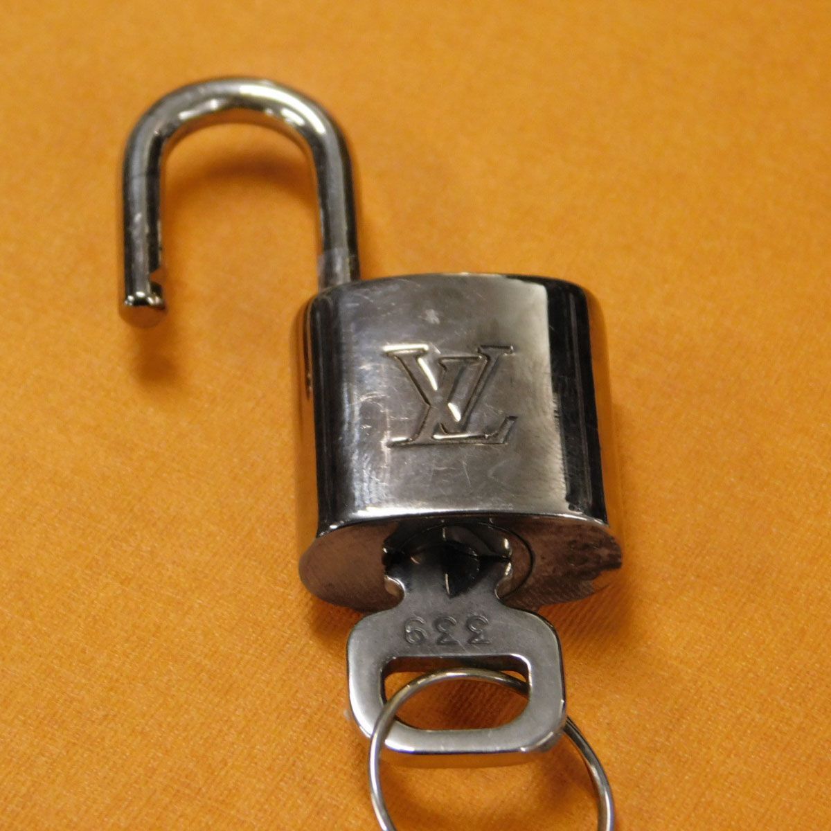 LOUIS VUITTON ルイ ヴィトン カデナ 鍵 南京錠 マットブラック 楽天市場】パドロック カデナ キーホルダー R10000 ルイ