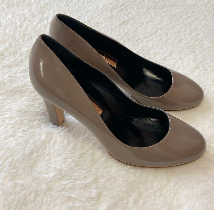 【極美品！】Rupert Sanderson エナメルパンプス グレー 38 極美品！】Rupert Sanderson エナメルパンプス グレー 38 - メルカリ