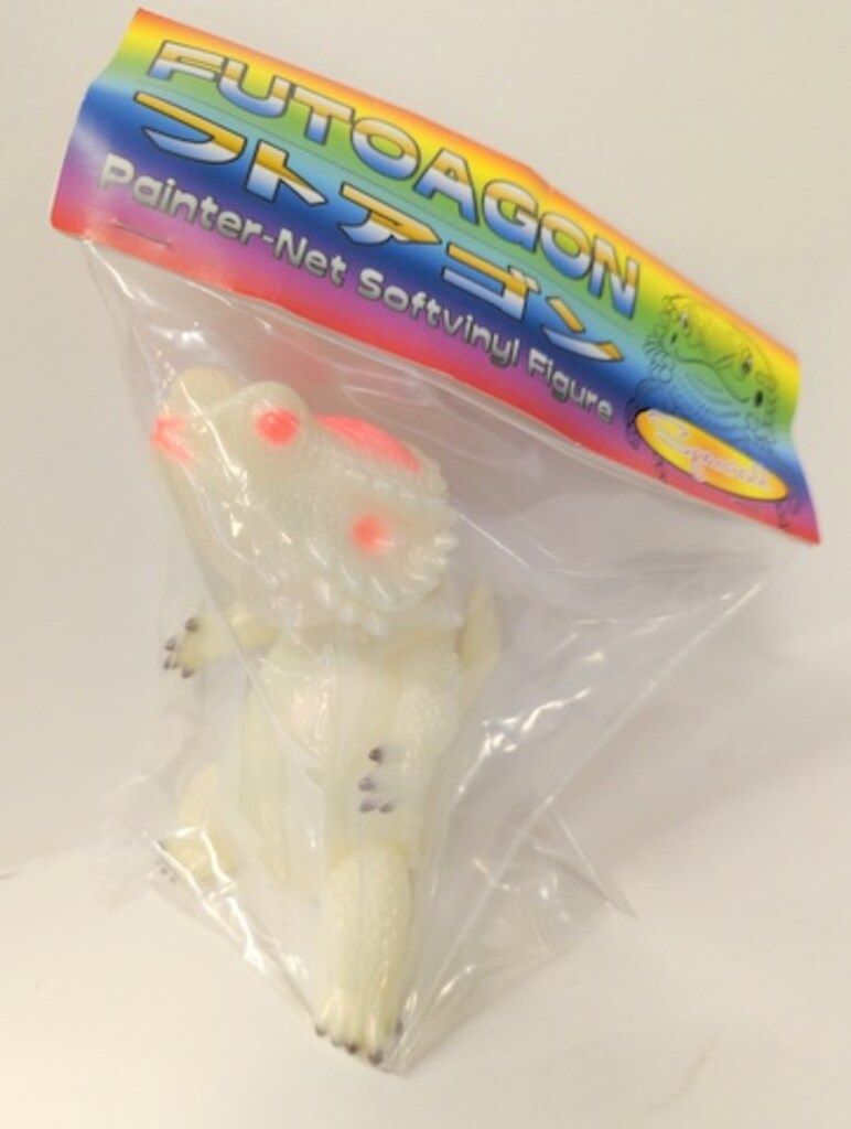 ペインターネット フトアゴン 卯カラー2023 蓄光成型 - メルカリ