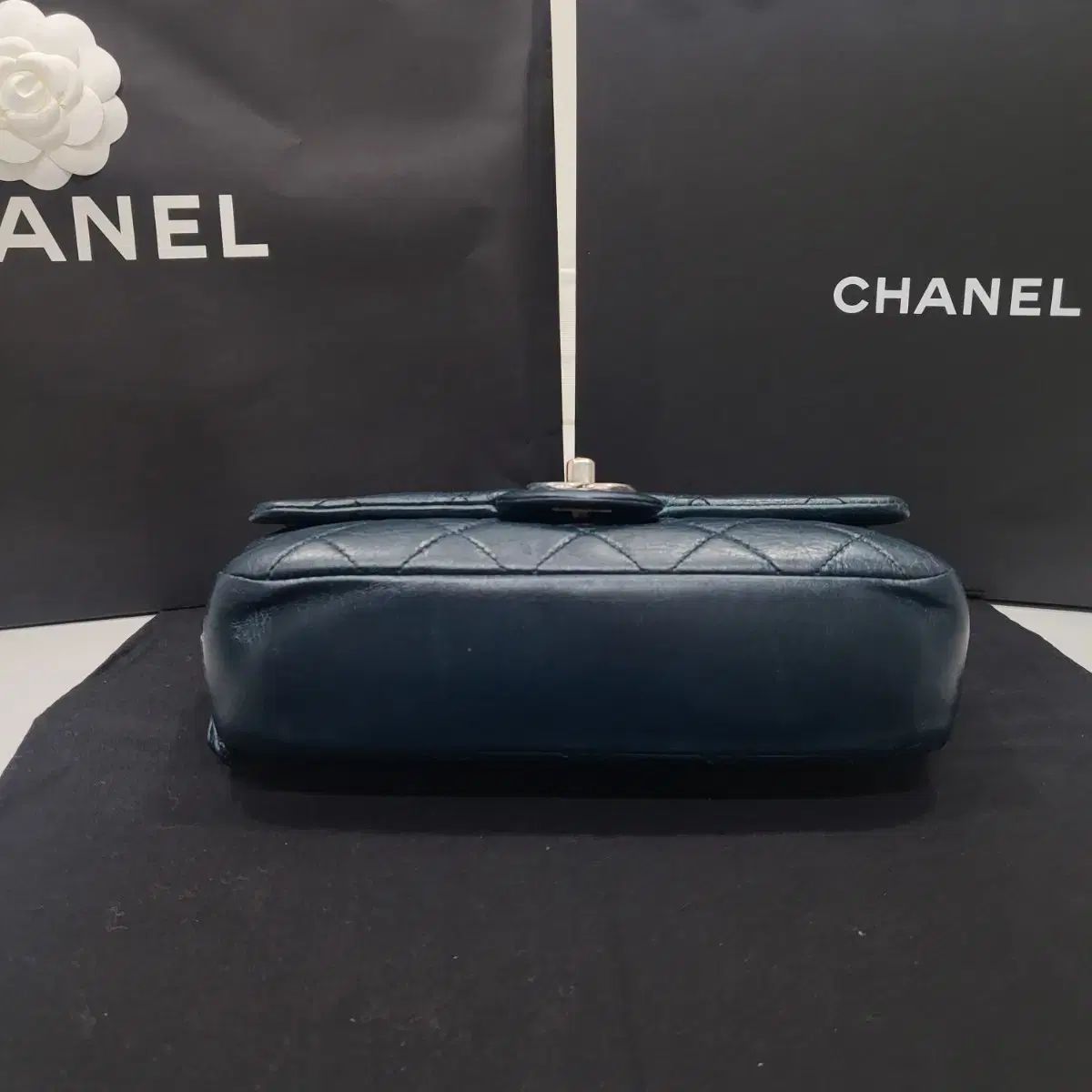 Chanel シャネル