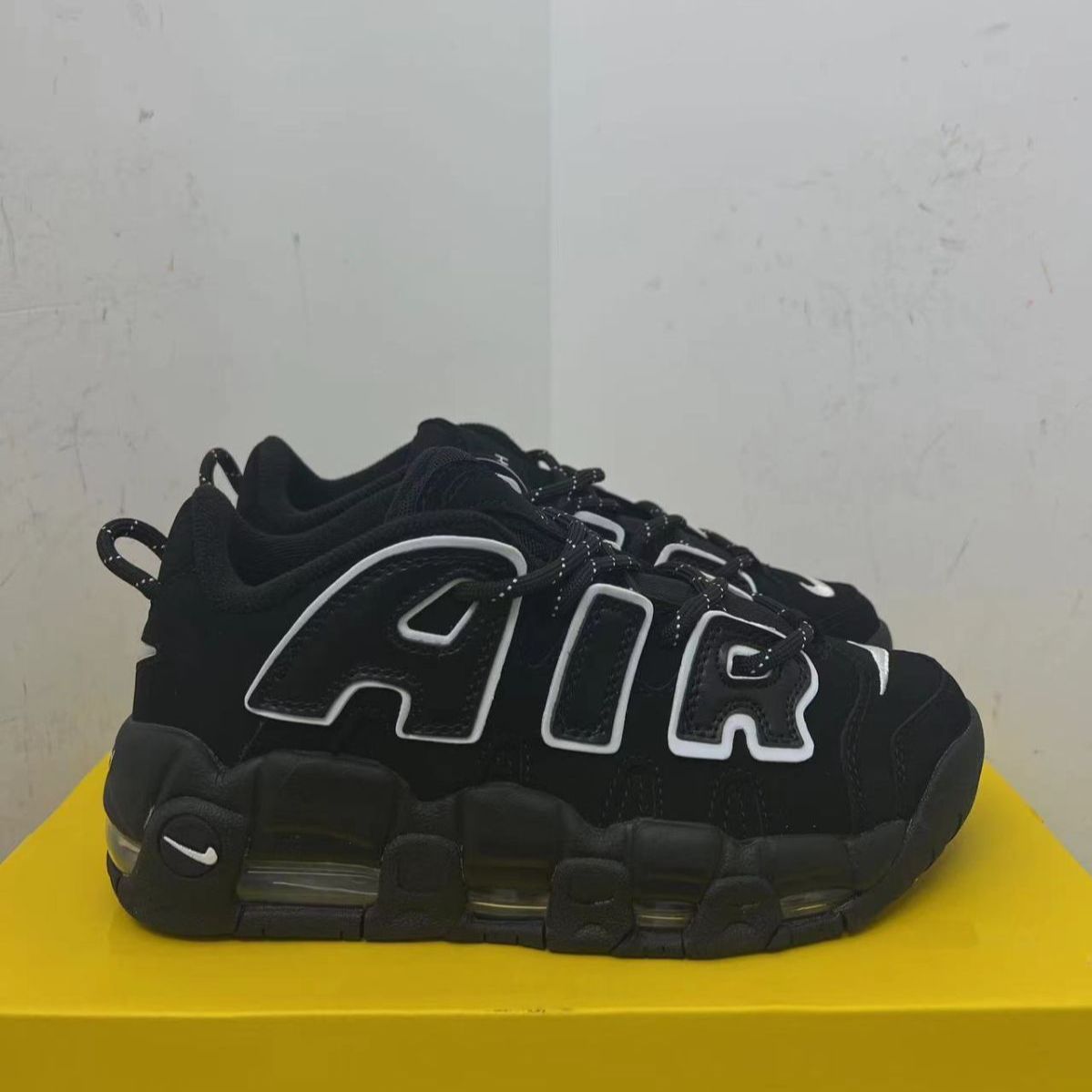 新品未使用ナイキ AMBUSH x Nike Air More Uptempo Low スニーカー