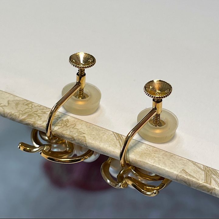 K18 MIKIMOTO/ミキモト のベビーパールが3つ着いたイヤリングです 
