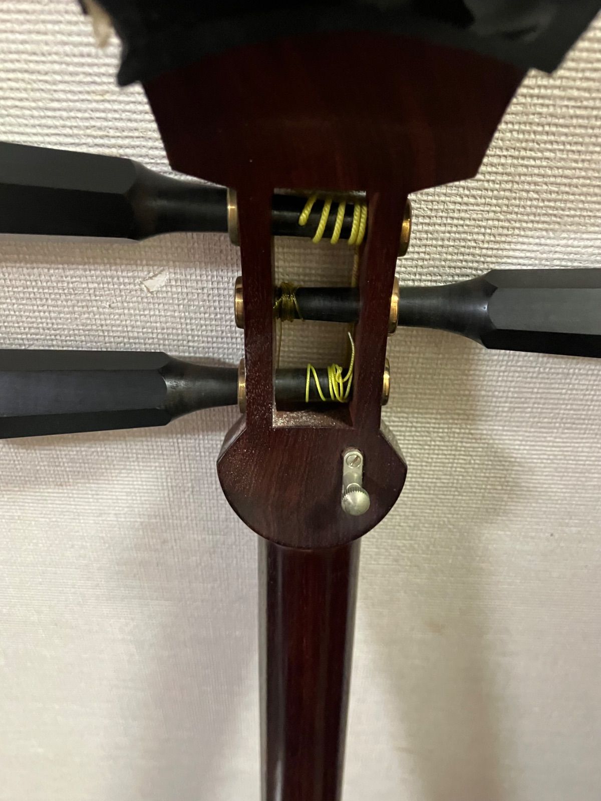 裏皮破れ有り 紅木の良い津軽三味線です