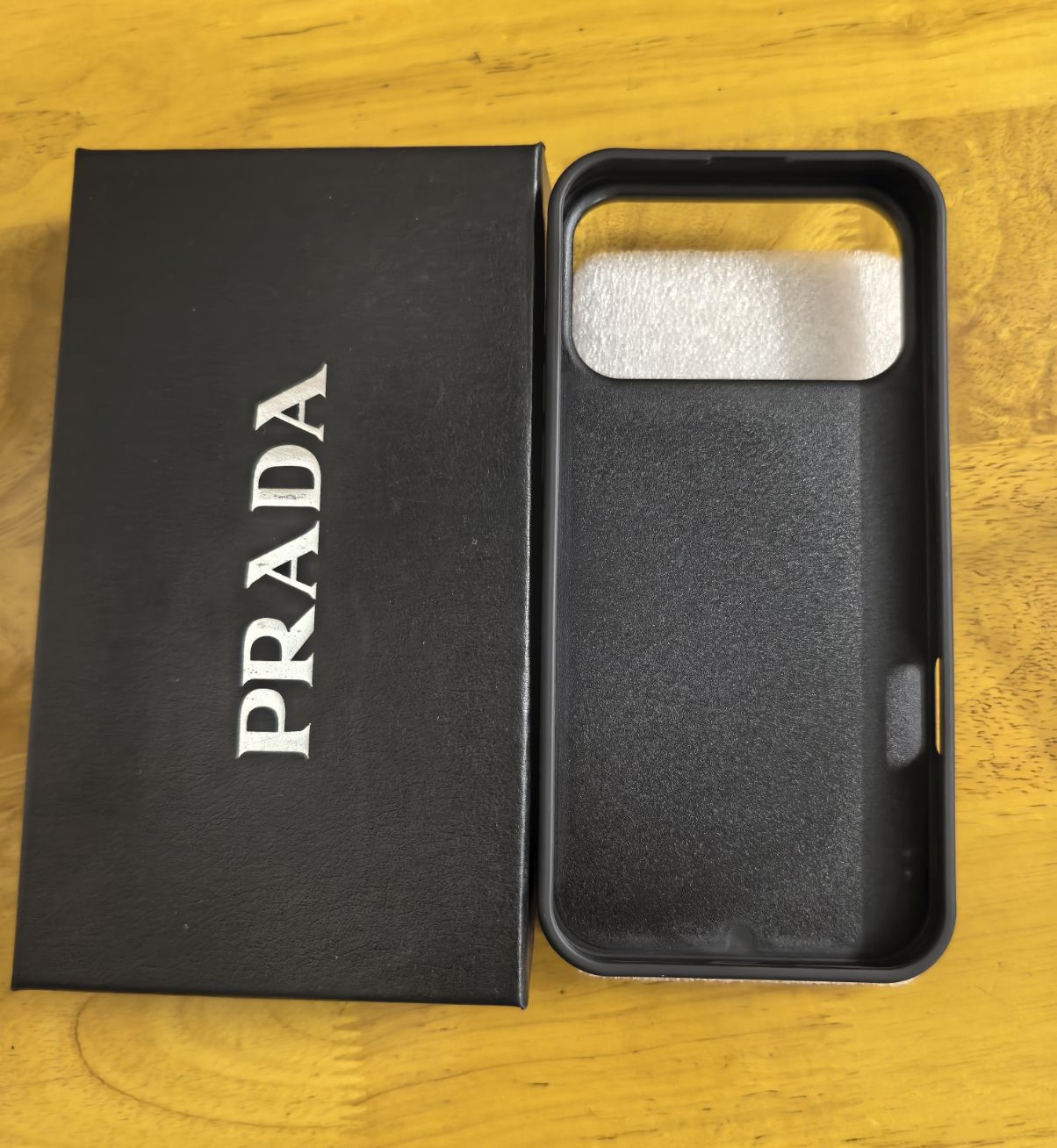 PRADA ブラック ケース PRADA プラダ iPhone13proMAX用 レザー サフィアーノ