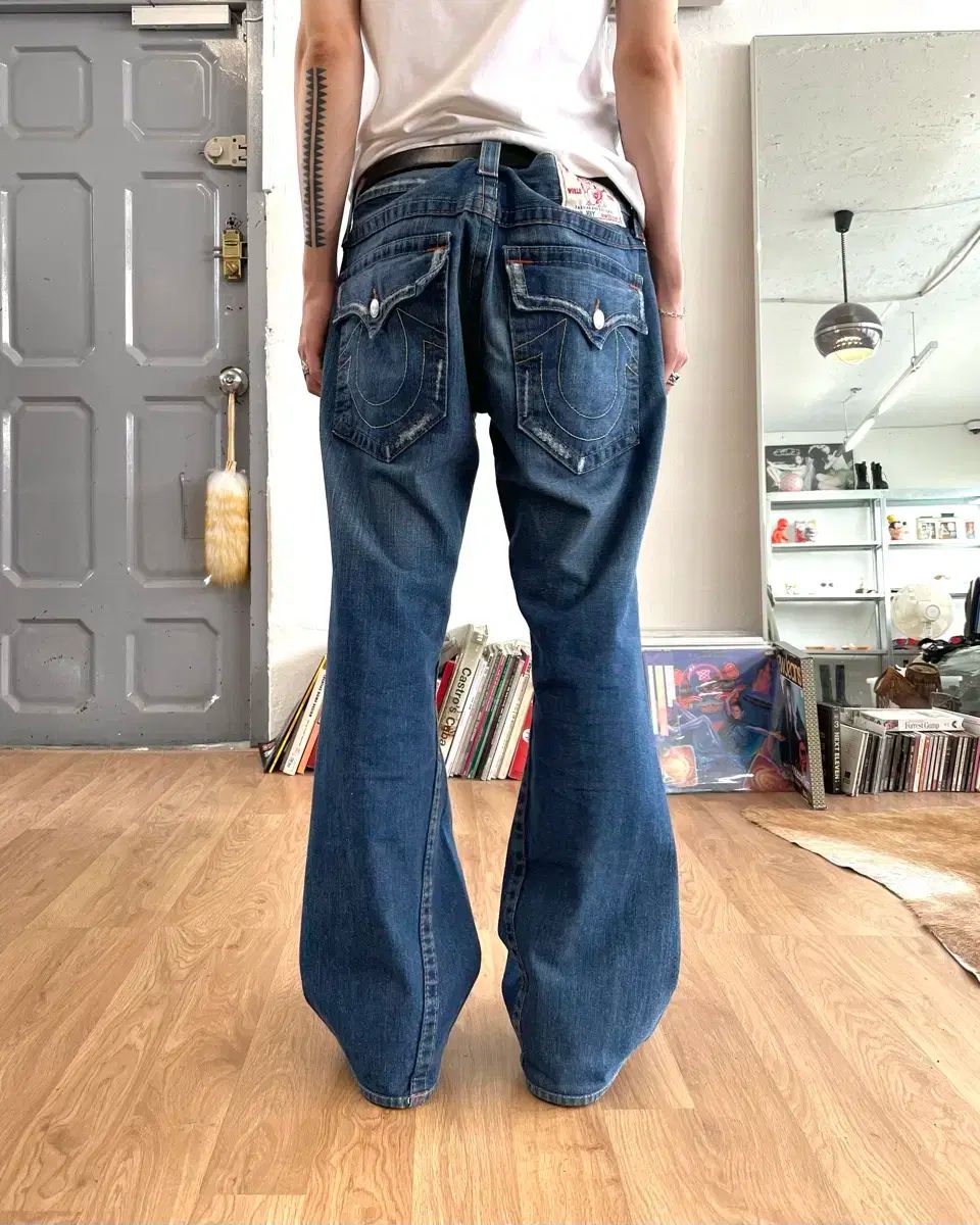 TRUE RELIGION フレアデニム 33 TRUE RELIGION(トゥルーレリジョン