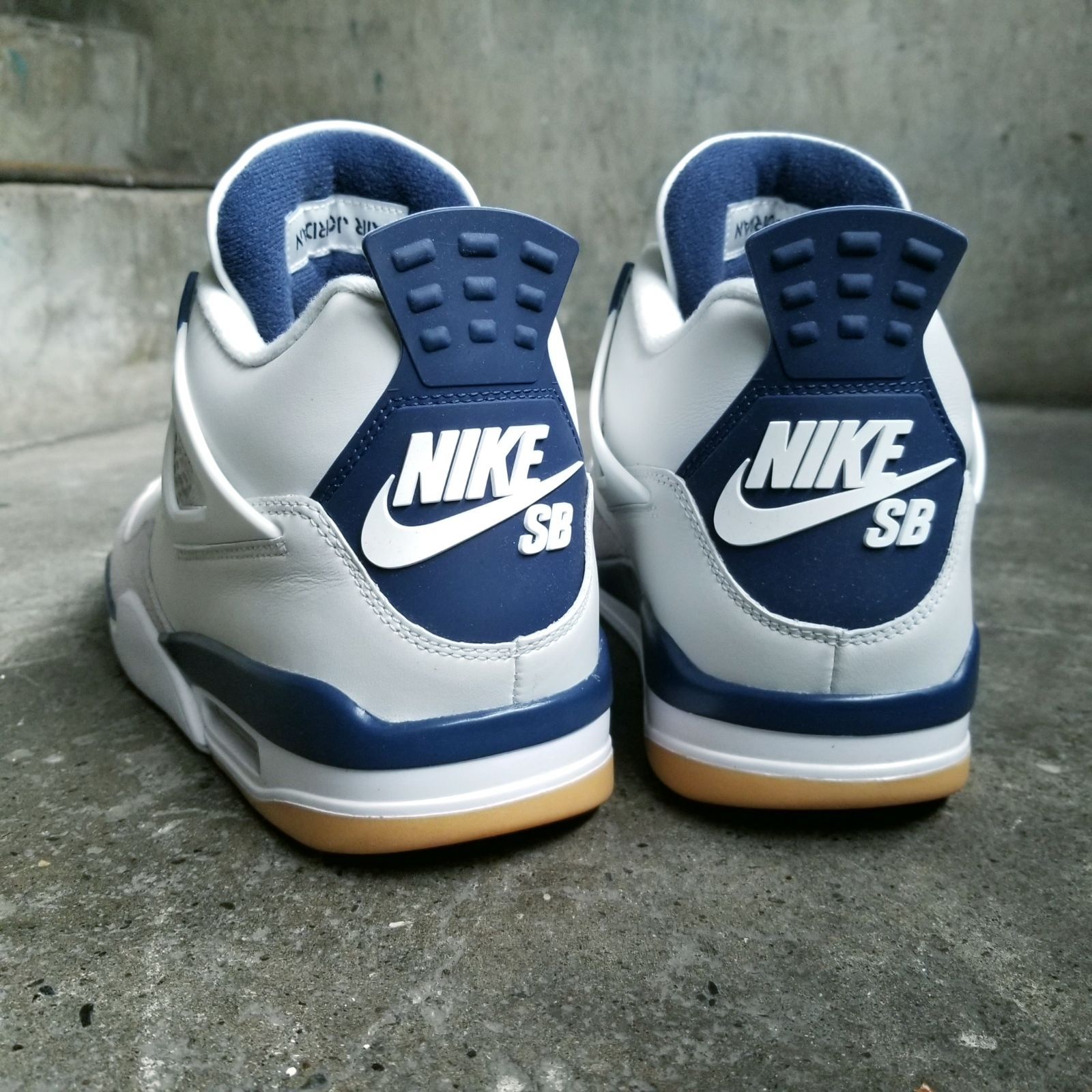 NIKE SB AIR JORDAN 4 RETRO SP 