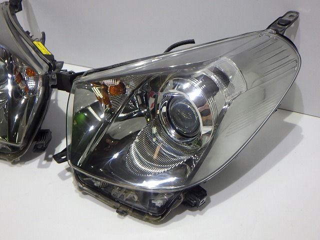 IQ ヘッドライト左右