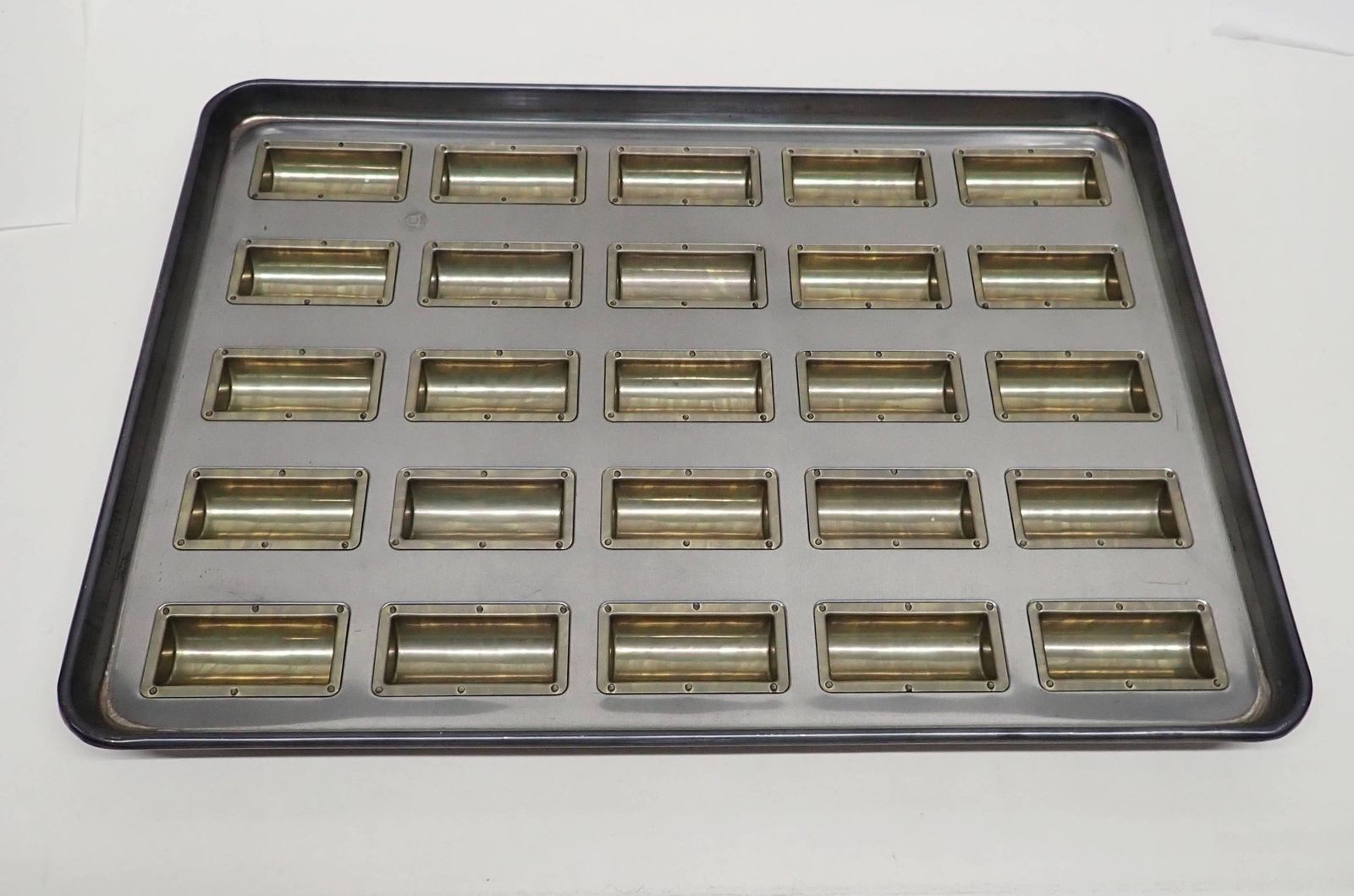 千代田金属工業 シリコン加工 半円筒型 天板 25ヶ取 WTV-29 R2506-067