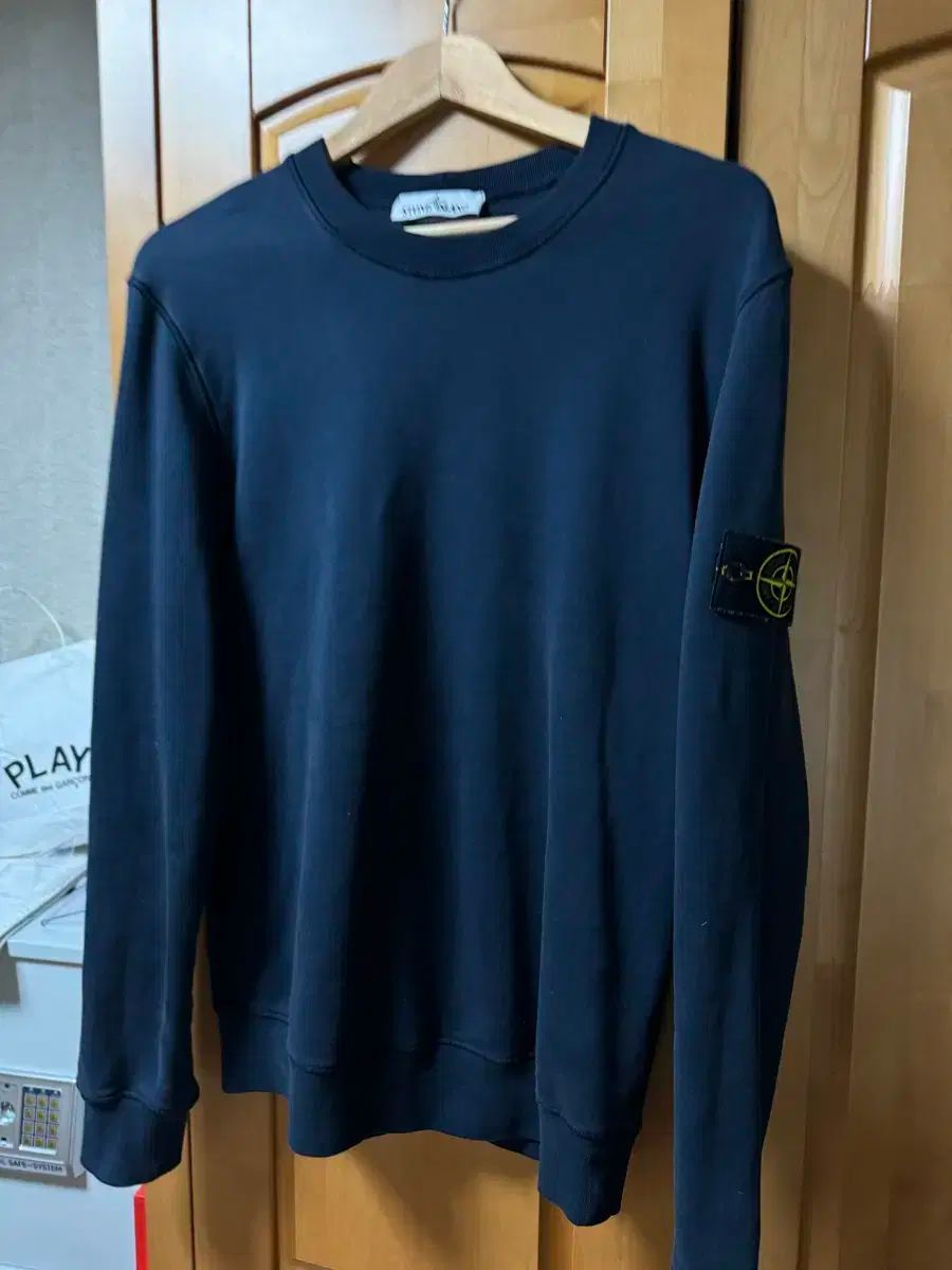 STONE ISLAND(ストーンアイランド) ネイビー パーカー (新モデル)