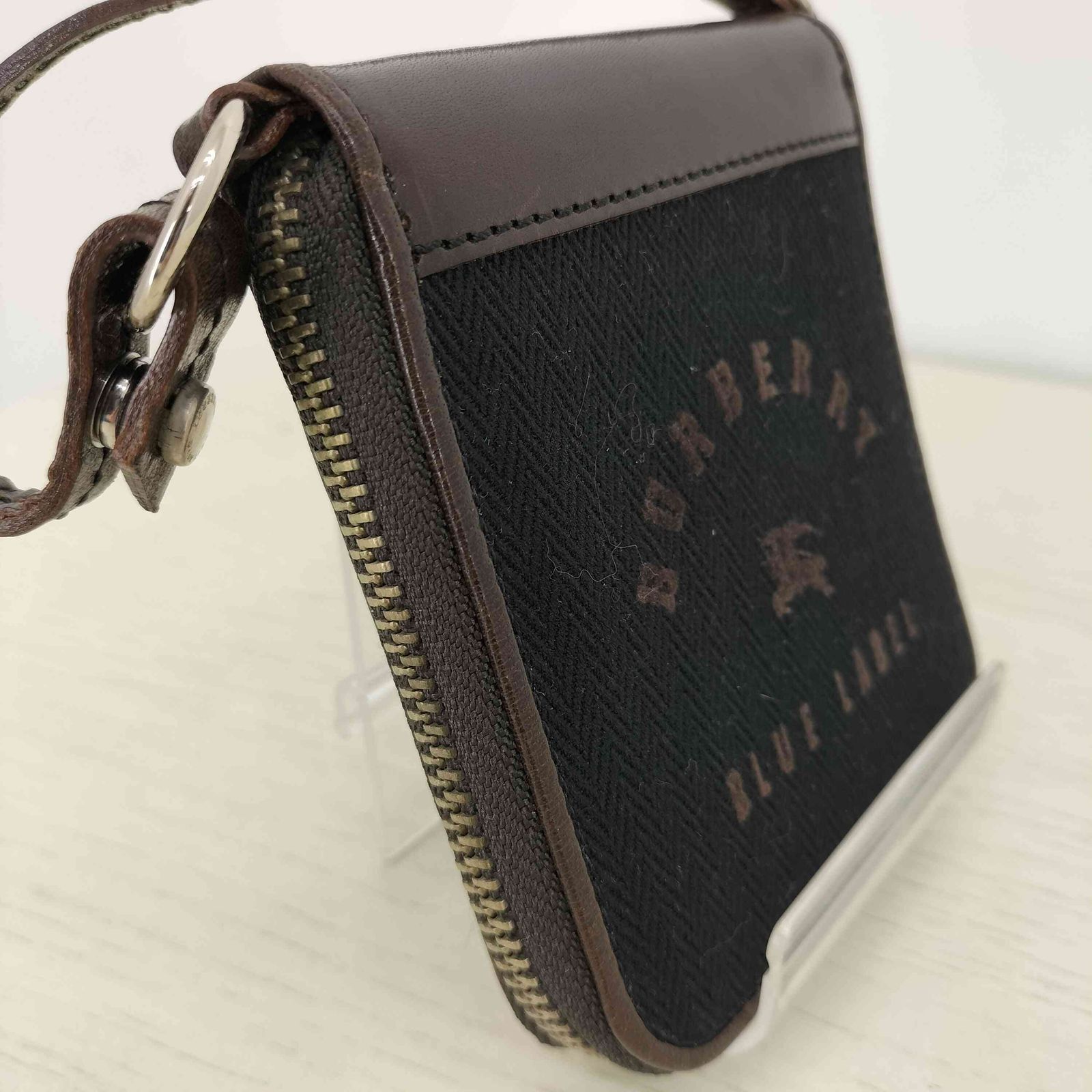 【美品】バーバリーブルーレーベル　ラウンドジップ　二つ折り財布　スタッズ　レザー バーバリーブルーレーベル BURBERRY BLUE LABEL ラウンドジップ 二