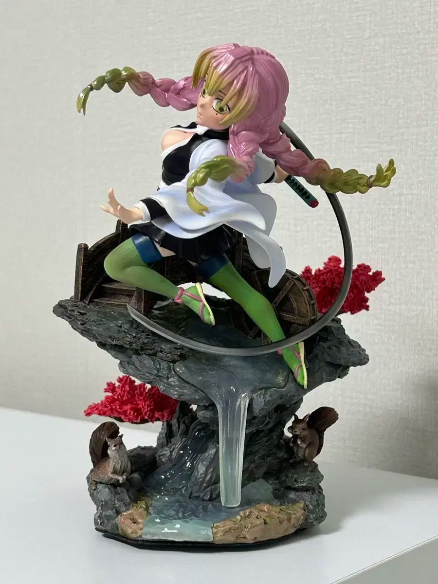 鬼滅の刃 甘露寺 蜜璃 レジン フィギュア