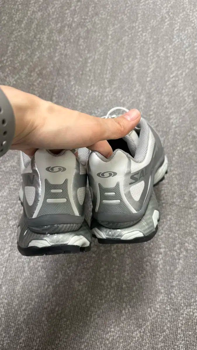 SALOMON サロモン