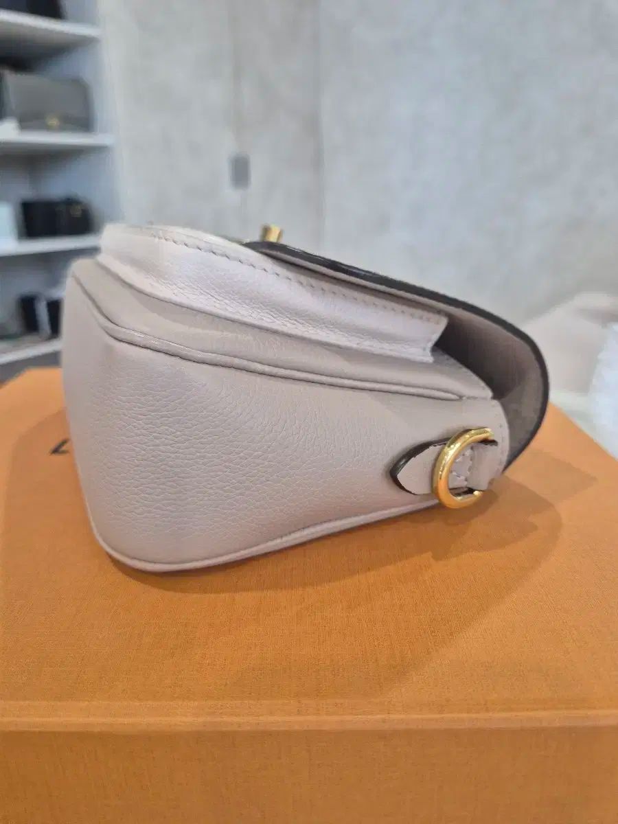 [SALE]ヴィトン Vuitton レア ロックミーテンダー ロックミー・テンダー ロックミー｜ルイ・ヴィトン 公式サイト