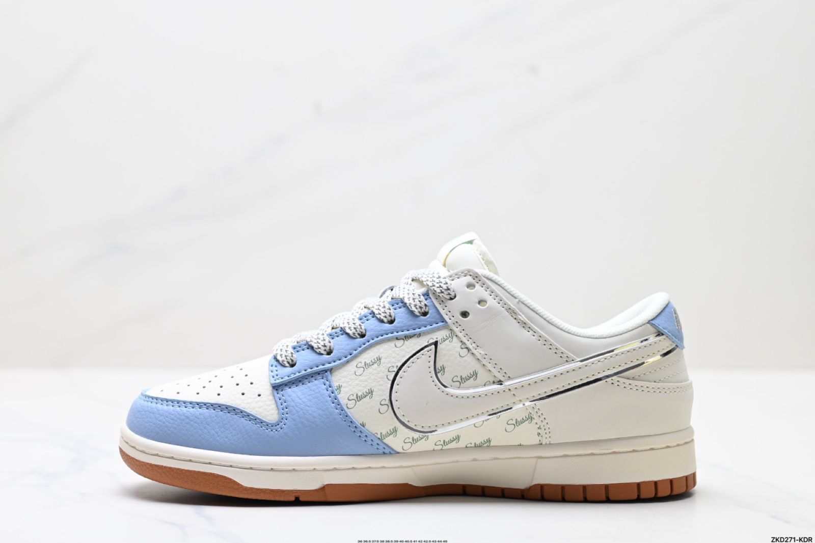新品！2体セットNIKE SB（ナイキ）× MEDICOM TOYコラボ限定 全新未使用Nike SB Dunk Low ステューシー コラボ ホワイト