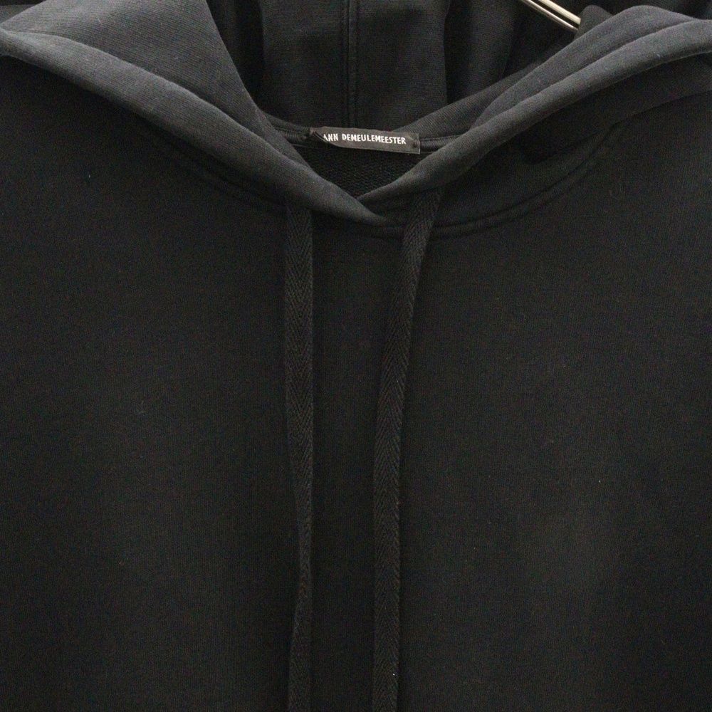 ANN DEMEULEMEESTER (アンドゥムルメステール) バックプリント 