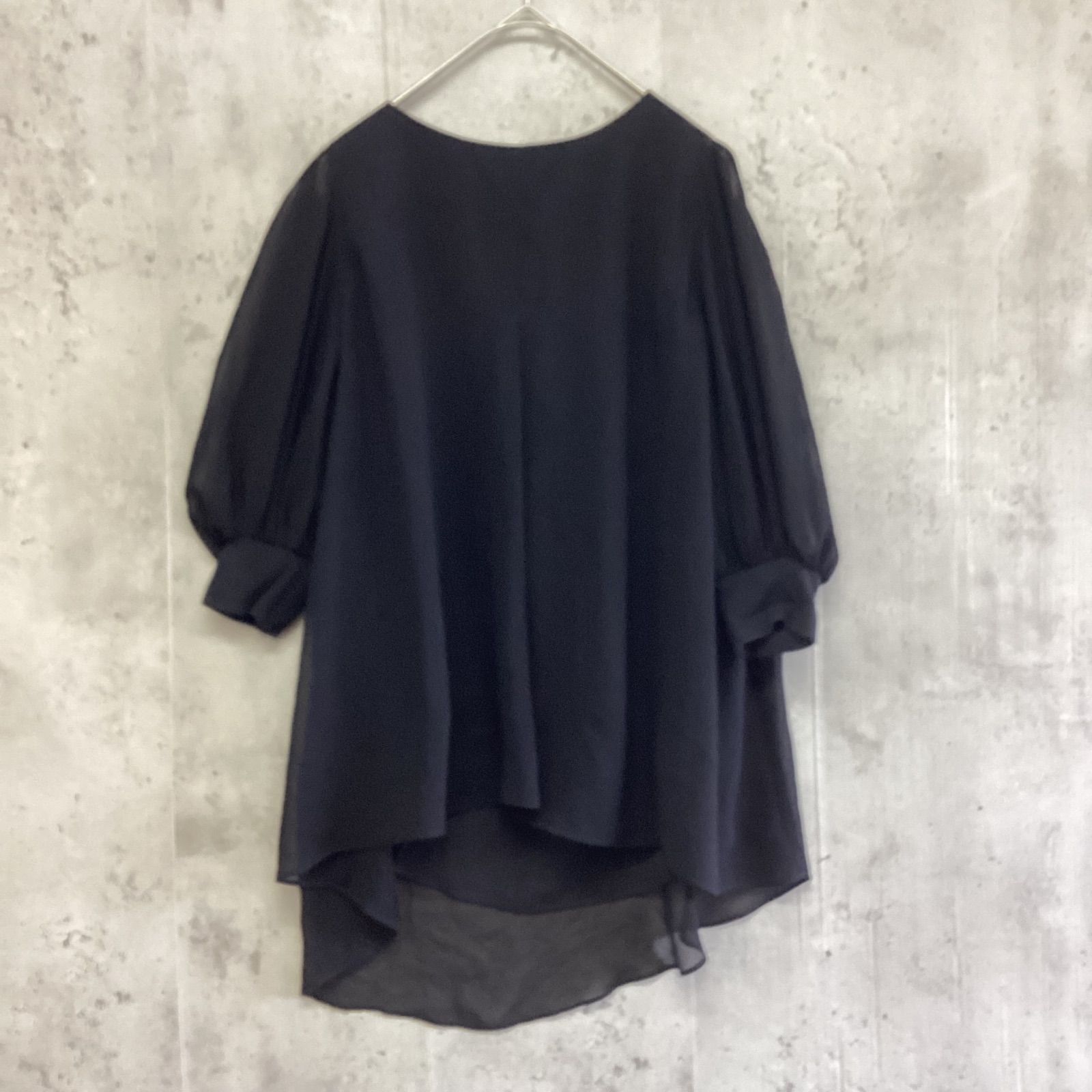 美品 UNITED TOKYO スモッキングスリーブブラウス 黒 ボリューム袖 美品＊UNITED TOKYO スモッキングスリーブブラウス 黒