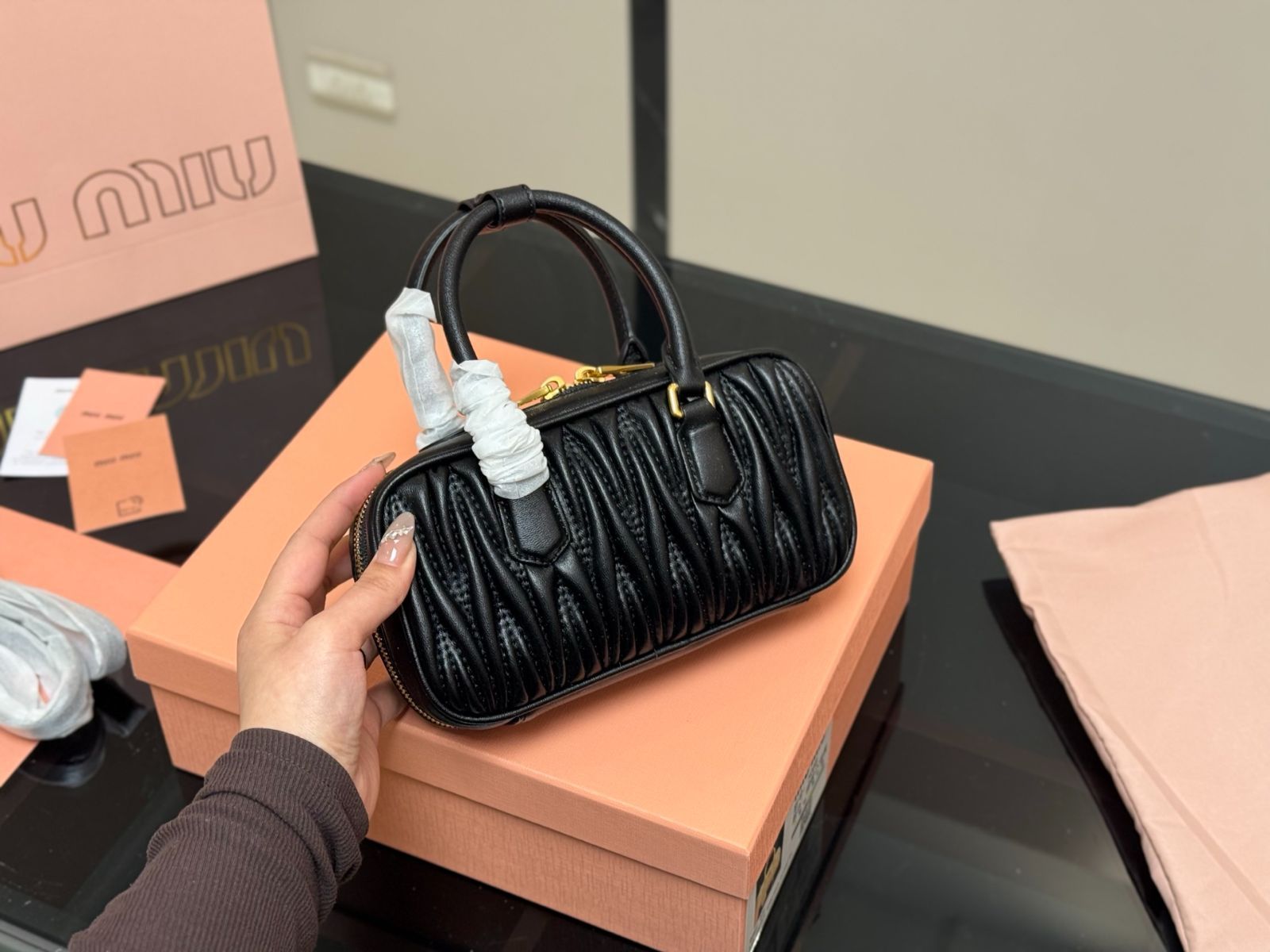 今日特価】Miu Miu Mini Bowling Bag ミュウミュウ ミニ