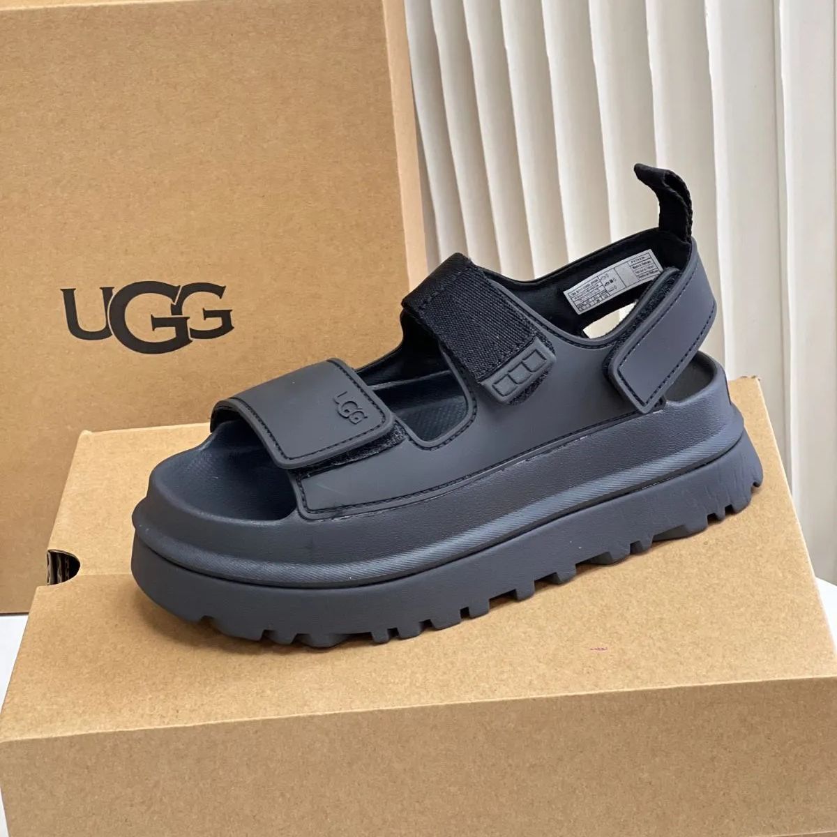 UGG アグ レディース 厚底ストラップサンダル ブラック（箱付き） 新品 UGG アグ 厚底サンダル レディース ブラック ストラップ