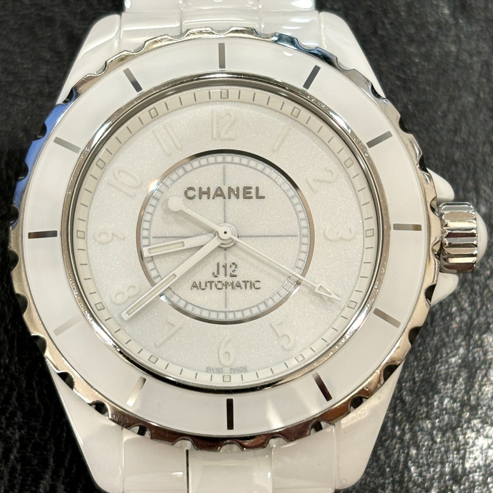 CHANEL J12 自動巻き ホワイトセラミック 時計 梅雨時期の湿度でも快適なセラミックウォッチ「シャネル J12