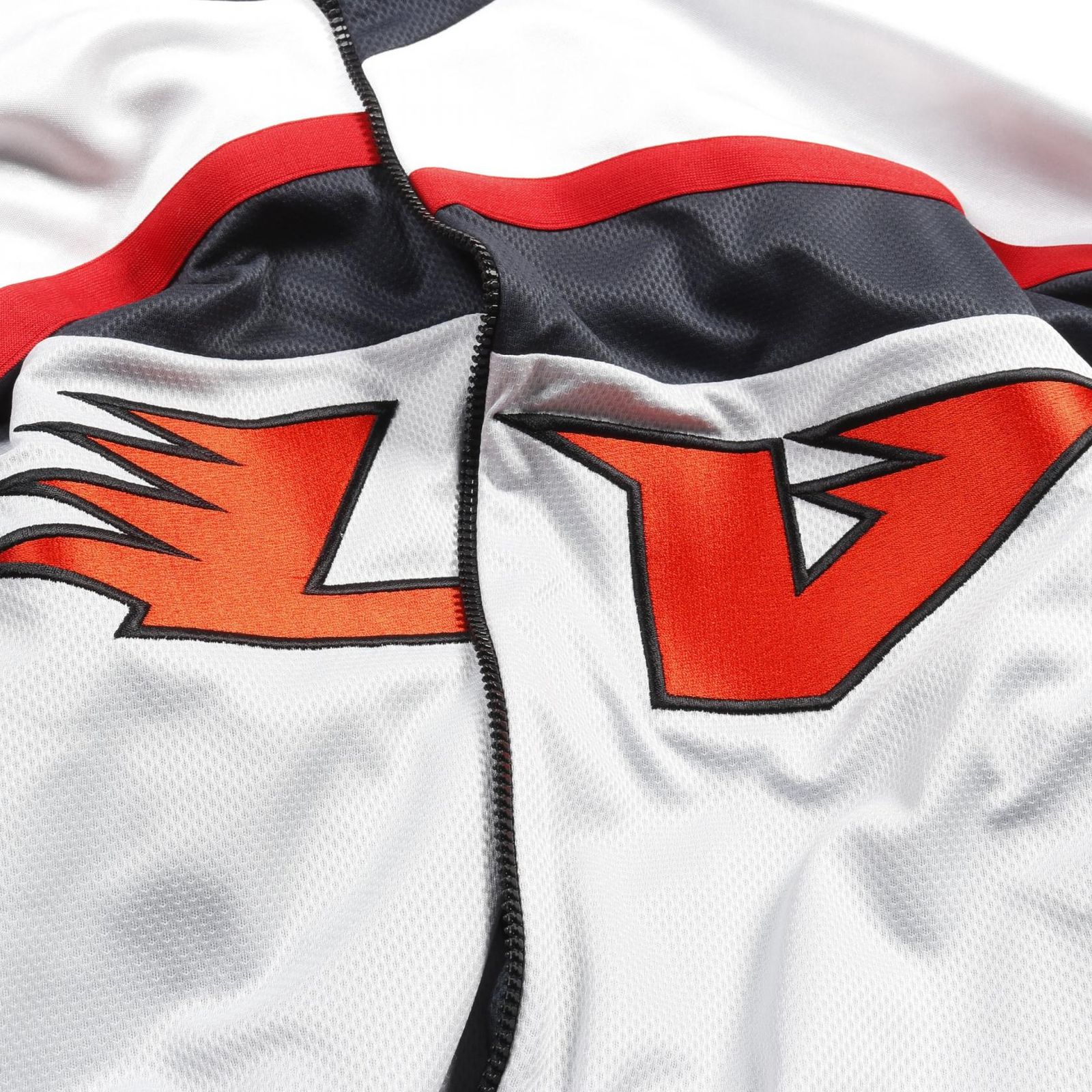 LOUIS VUITTON ルイ・ヴィトン エンベリッシュドLVグラフィック