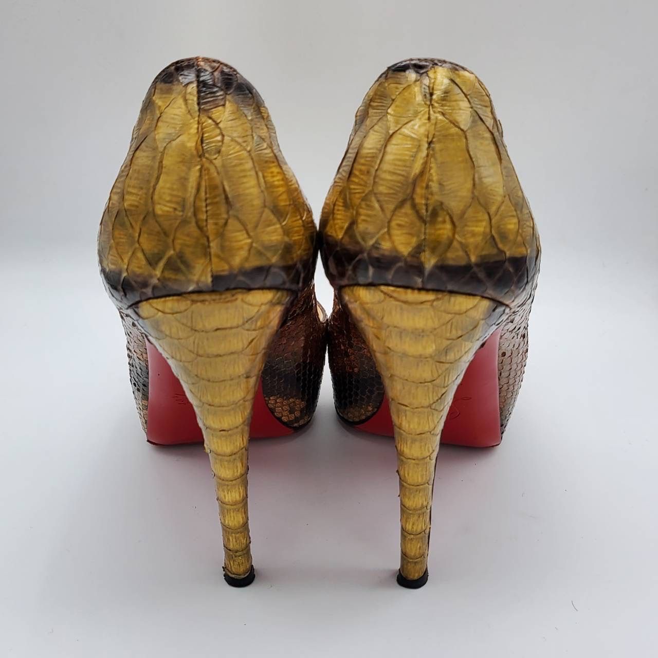 美品】Christian Louboutin クリスチャンルブタン パイソン パンプス 