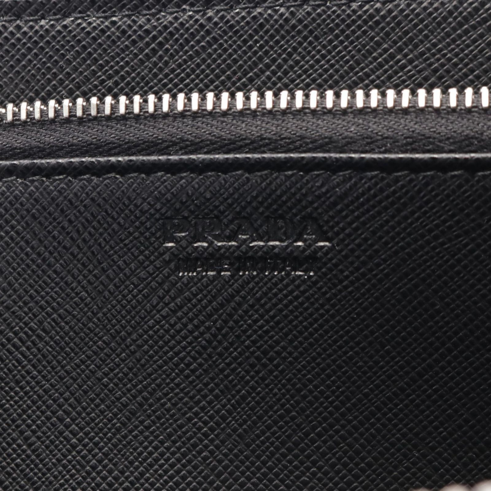 PRADA ラウンド長財布