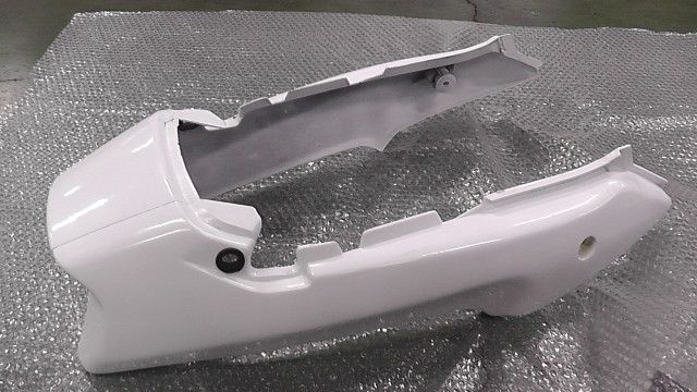 VT250FN ゼルビス MC25 の シートカウル 1760577525