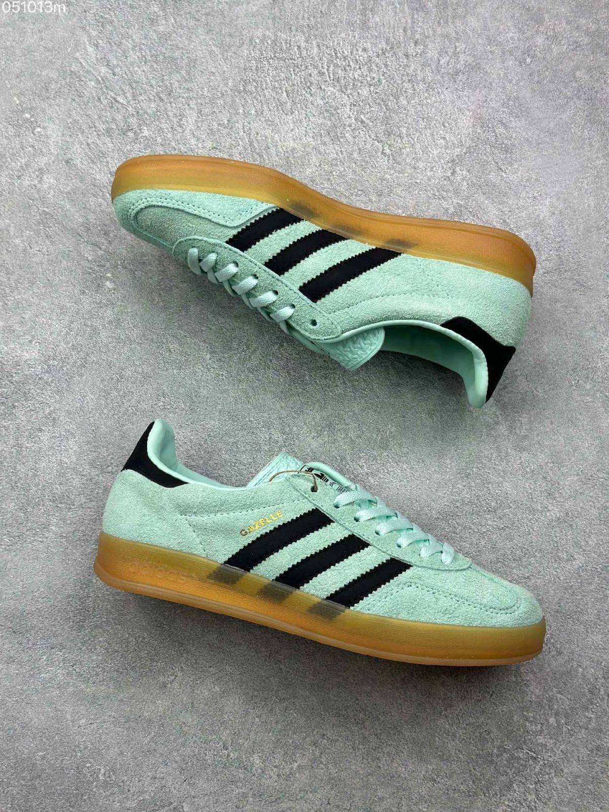 新品未使用  adidasアディダス サンバ adidas gazelle INDOOR IH7488 男女兼用