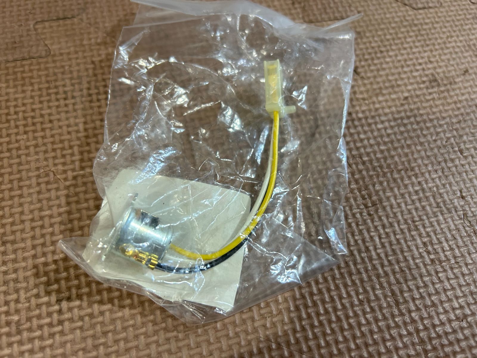 スズキ 純正 ヘッドライト ソケット 35171-43EC0 - メルカリ