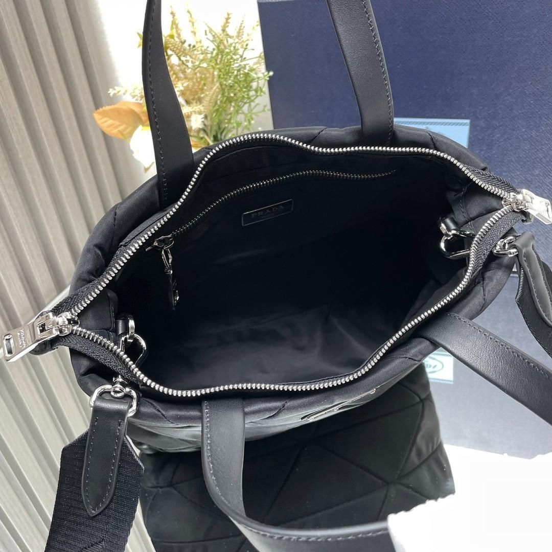 PRADA プラダ パデッド Re-Nylon ショルダーバッグ-MM輸入