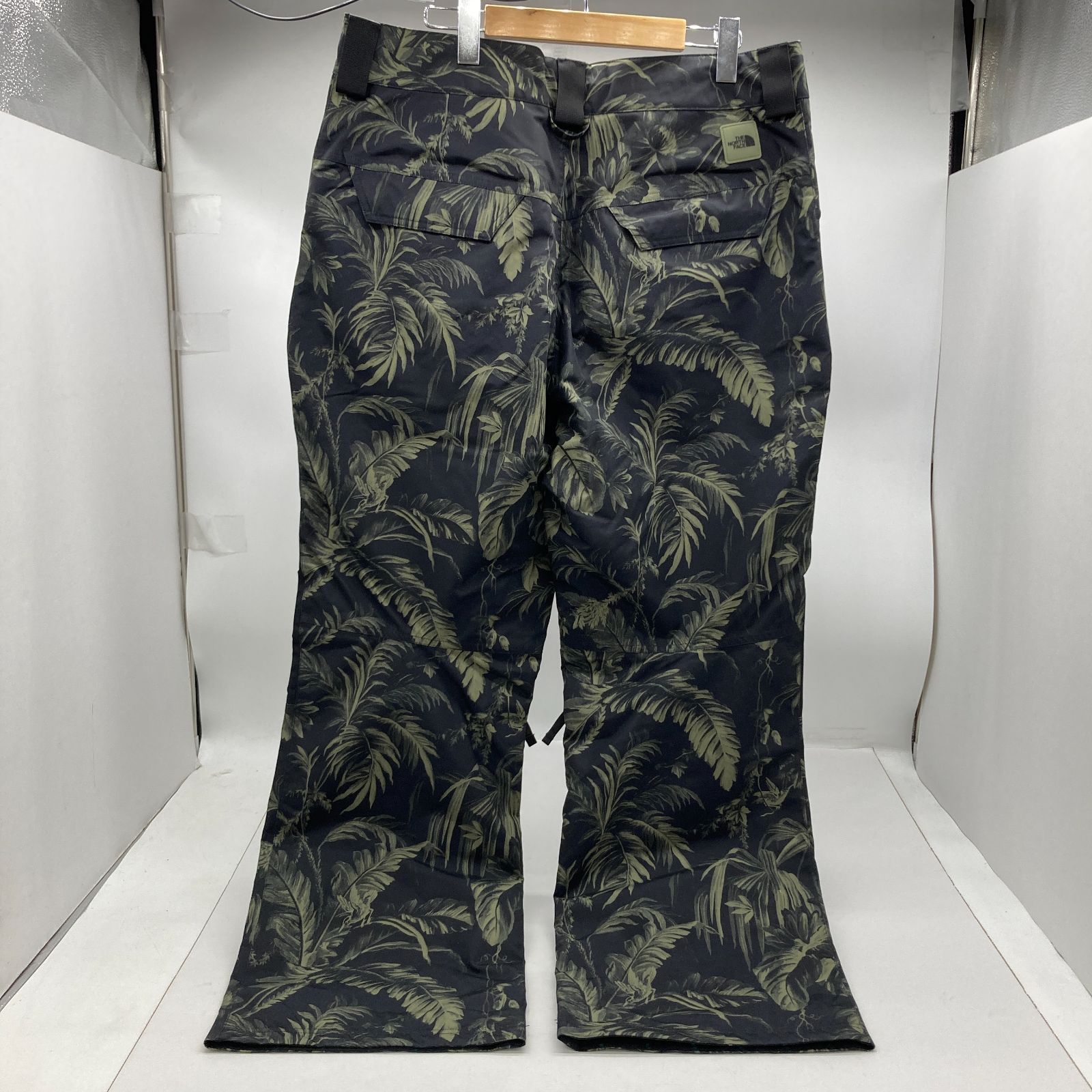 04ｍ2036∞ THE NORTH FACE ノースフェイス Slashback Cargo Pants スラッシュバックカーゴパンツ  ブラック×グリーン リーフ柄 L NF0A3IFW スノーウェアー スノボ スキー タグ付き 中古品 - メルカリ