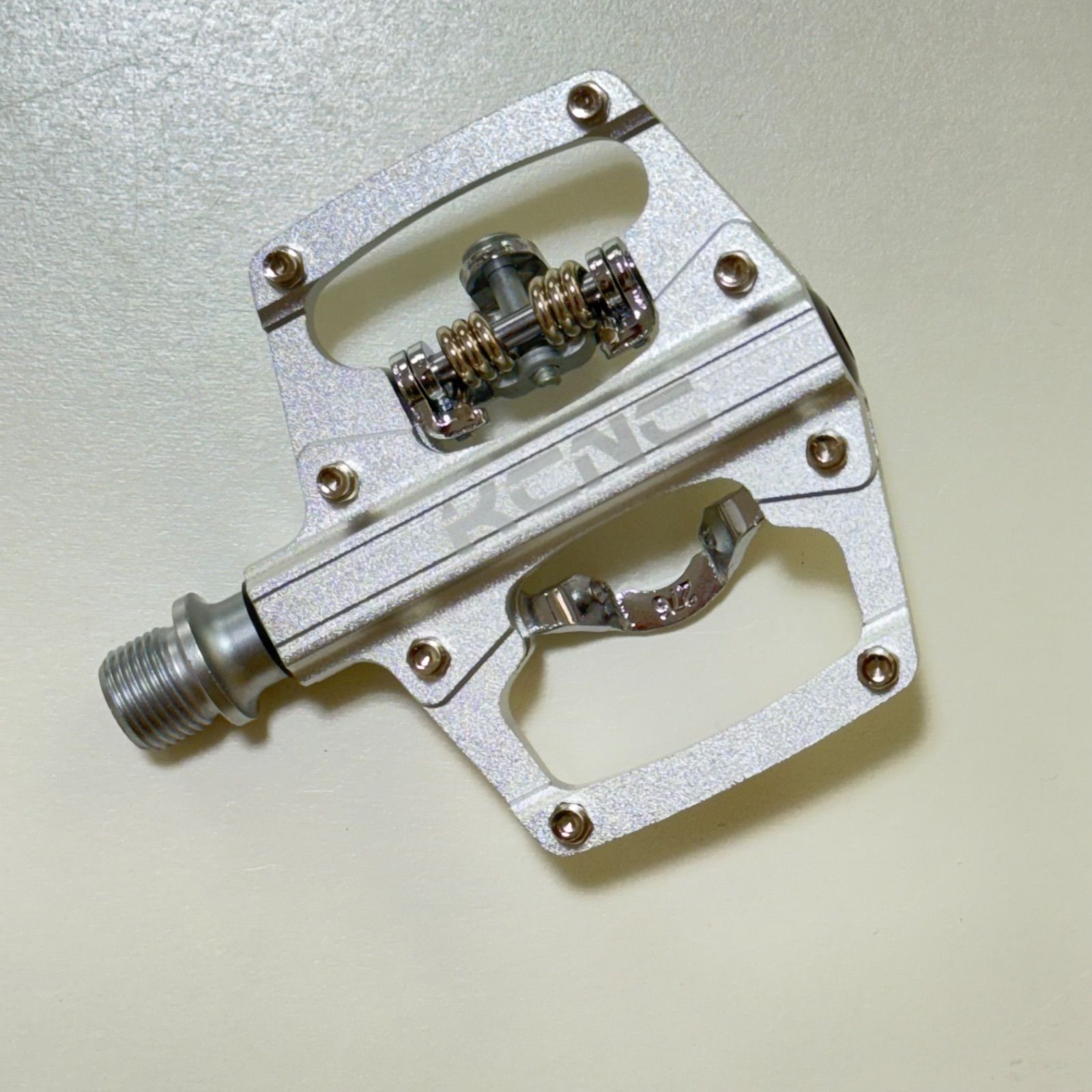 KCNC ケーシーエヌシー クリップレスプラットフォームペダル KPED09 シルバー