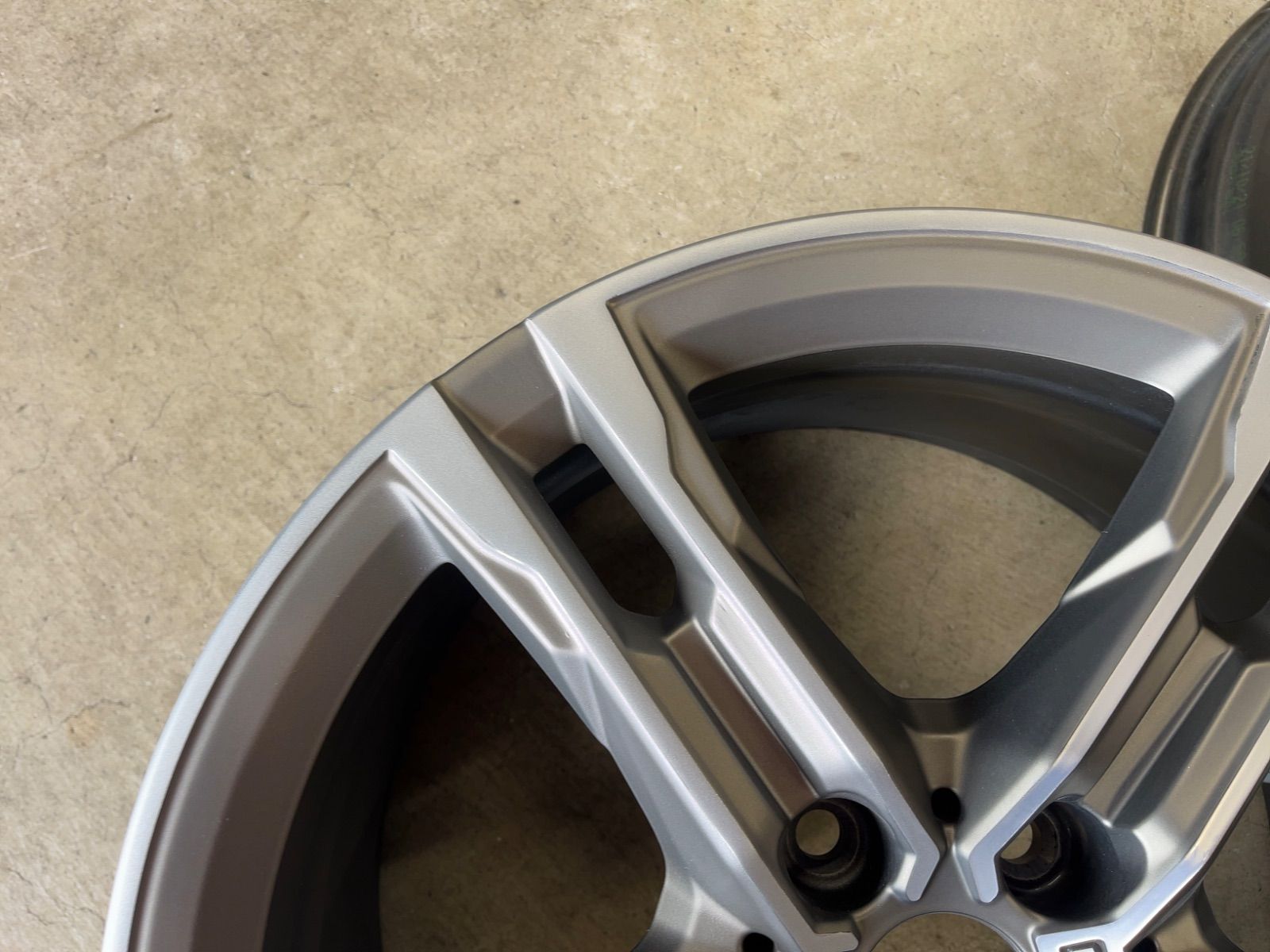 商品は通常配送無料。 BMW F40 F44 135 235 純正品 ホイルのみ 18インチ 4本セット 【史上最も激安！】