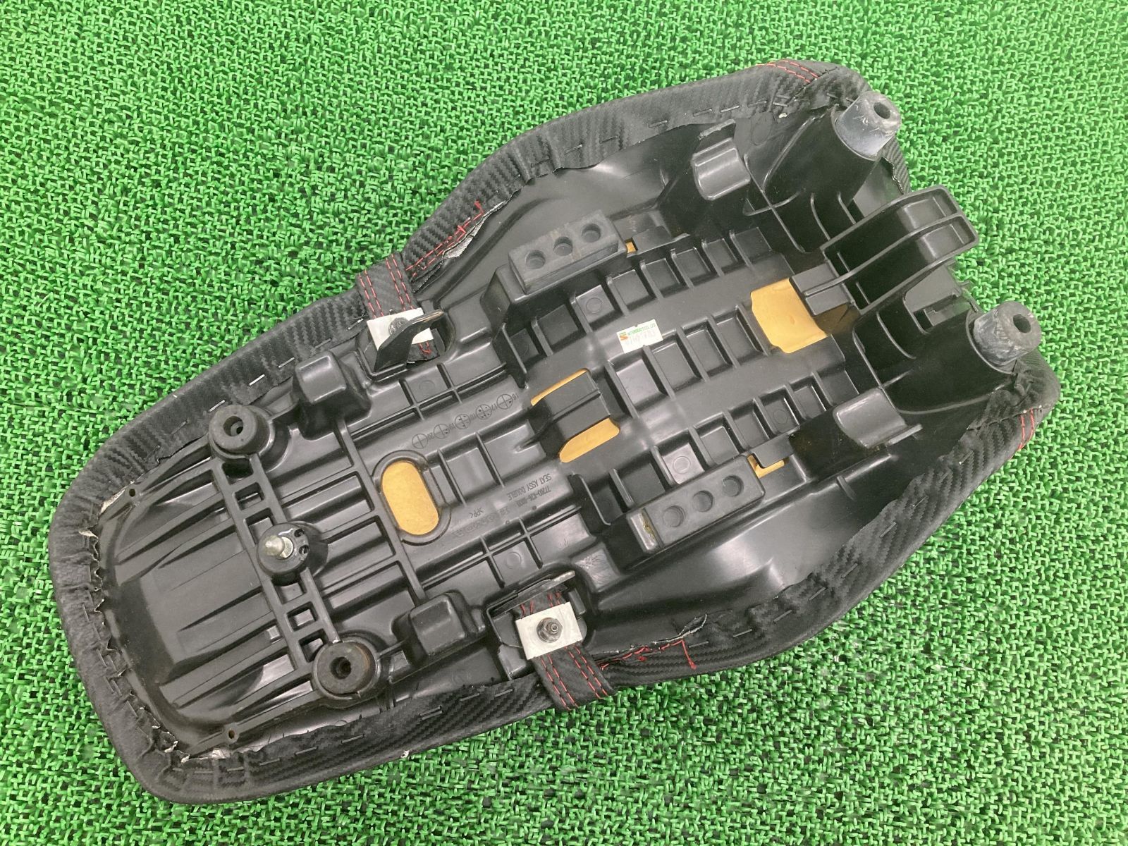 エンデュランス製グロム シート 77200-K26-B000 社外 中古 JC61 K26 