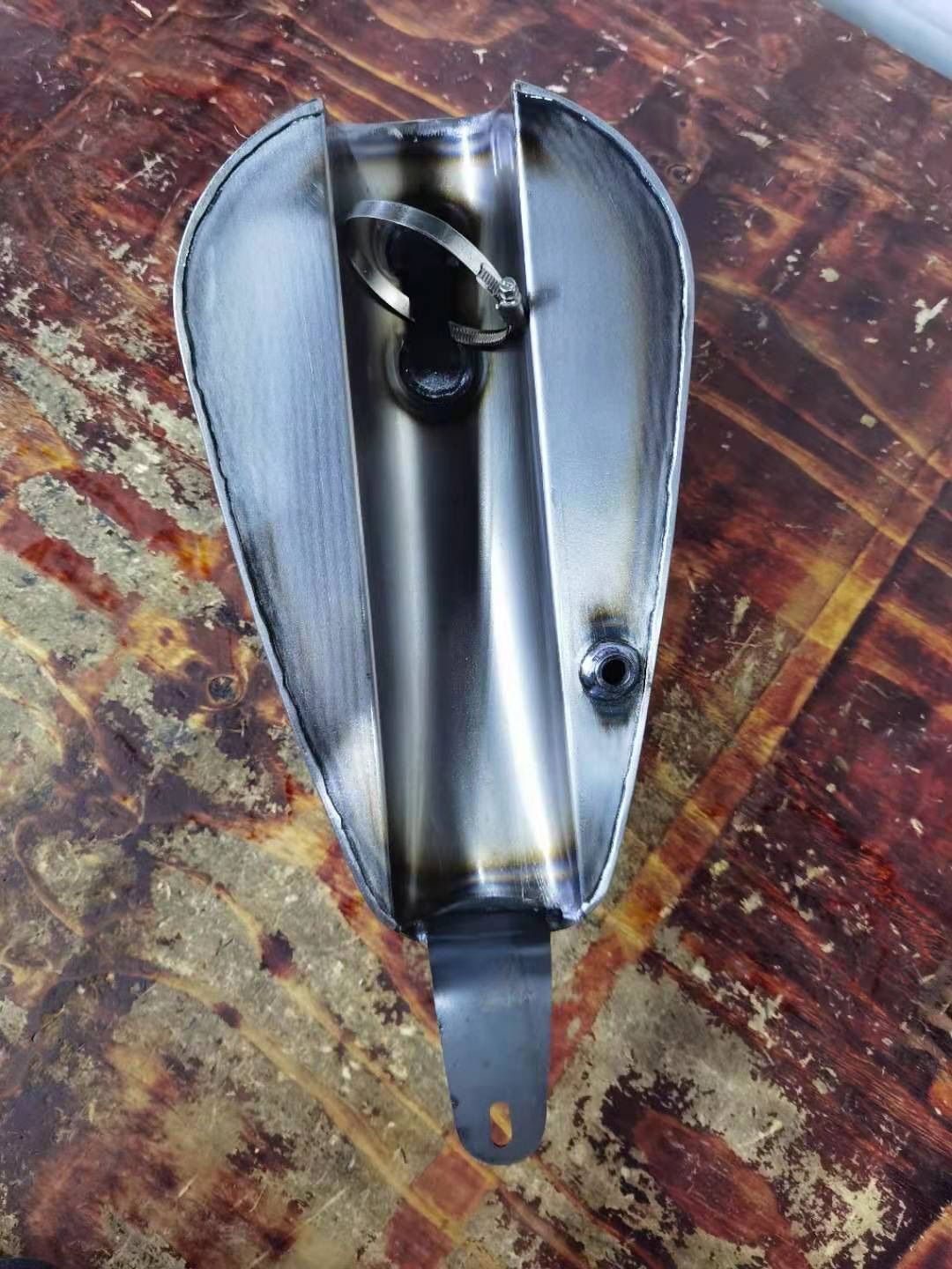 ８L